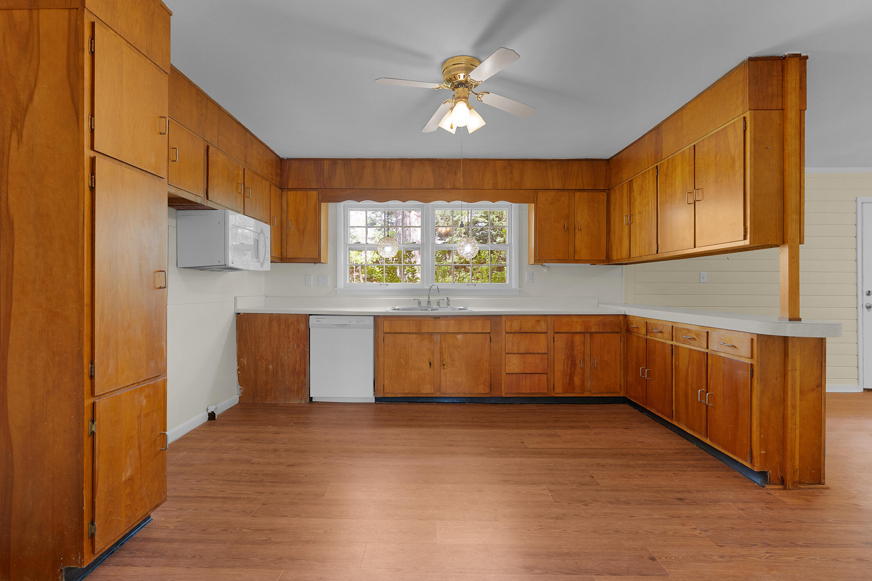 1006 Crown Point Road E
