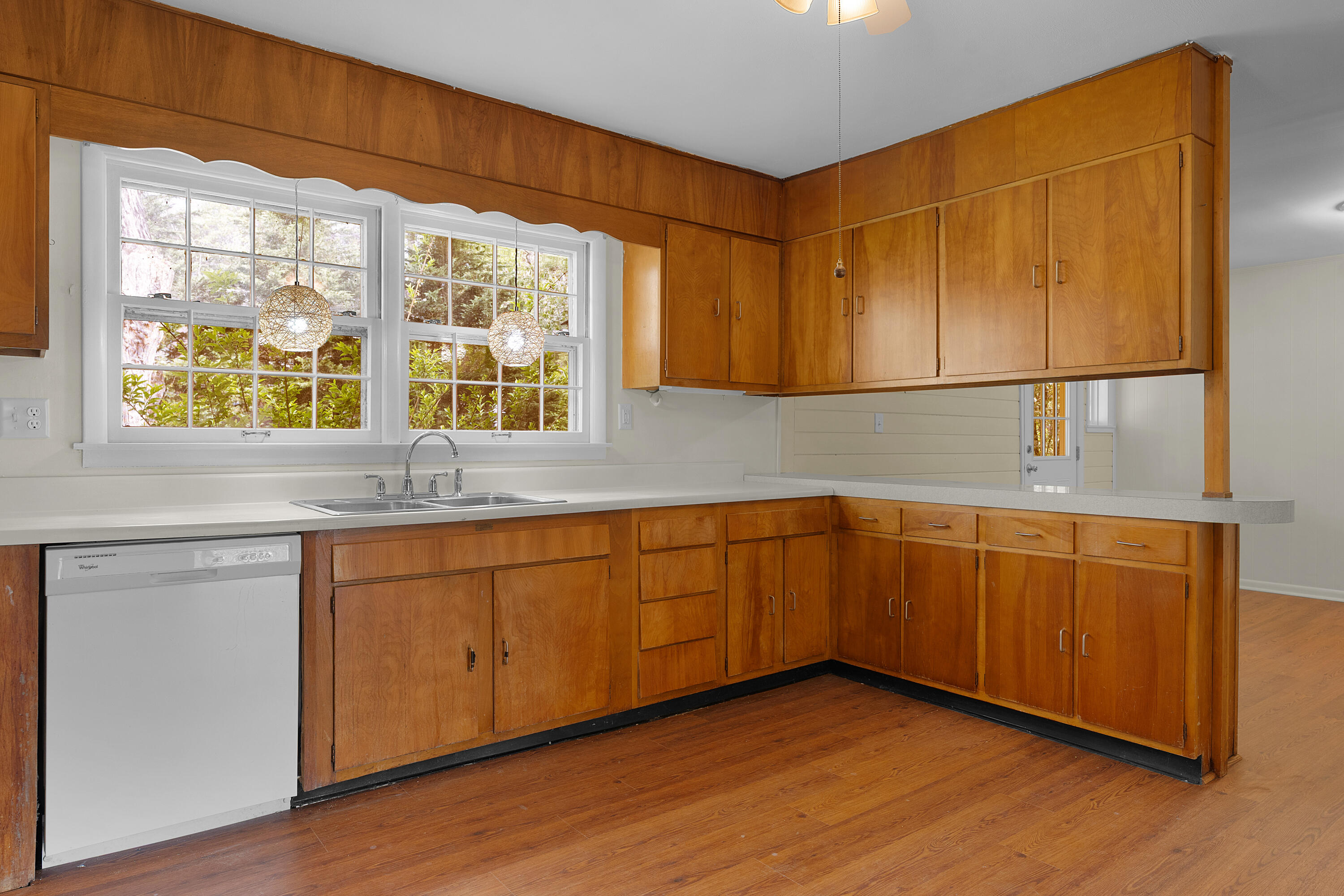 1006 Crown Point Road E