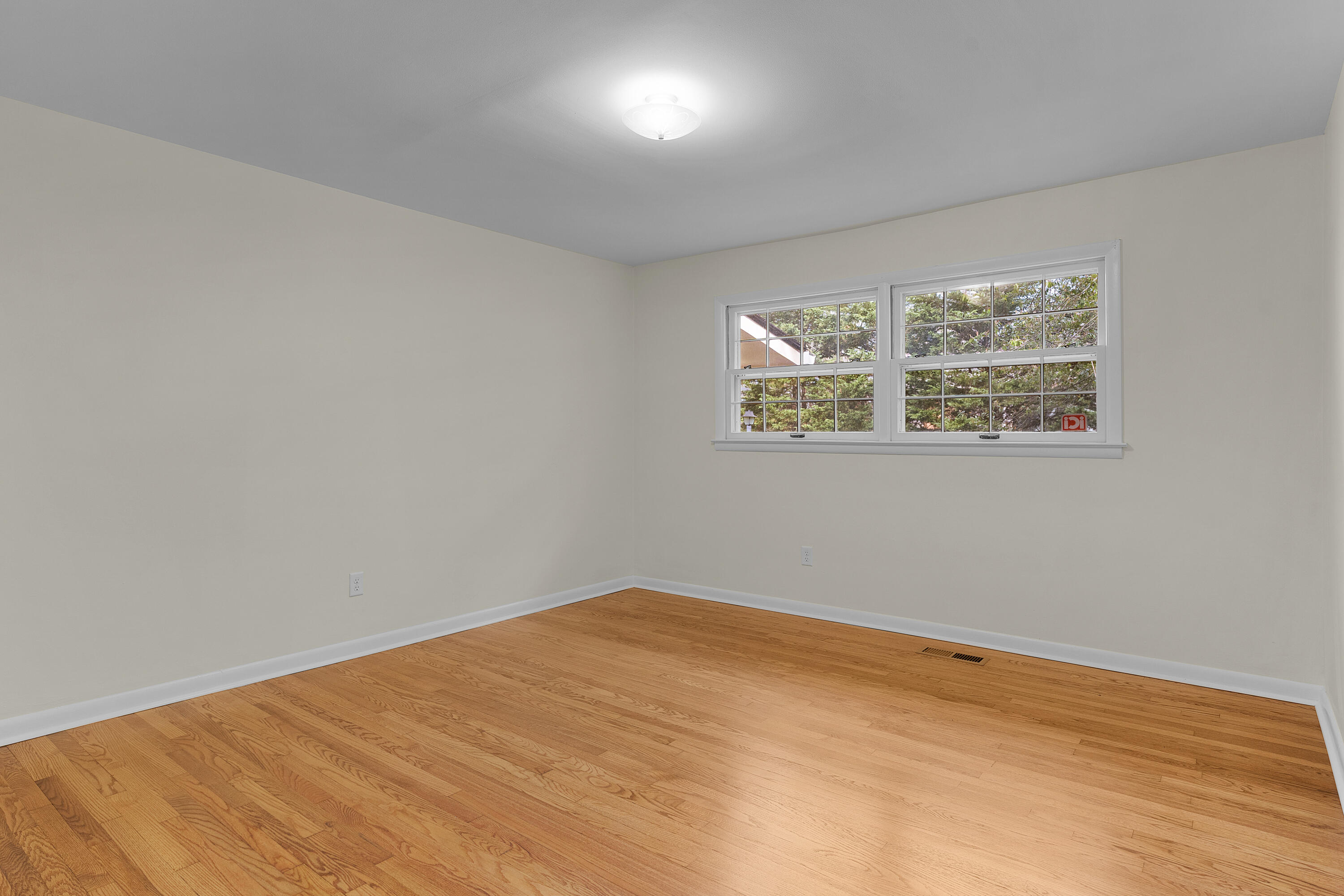 1006 Crown Point Road E