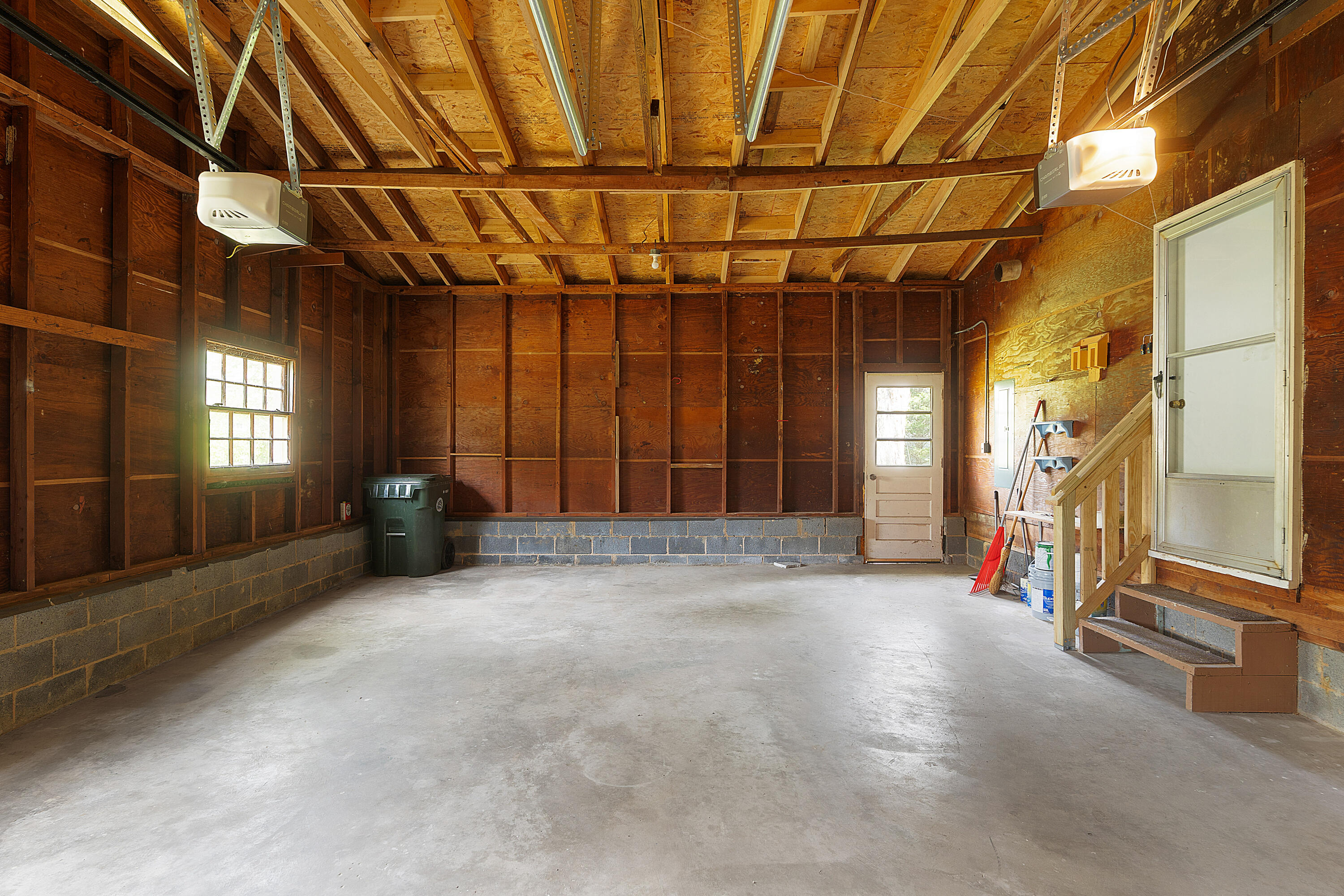 1006 Crown Point Road E