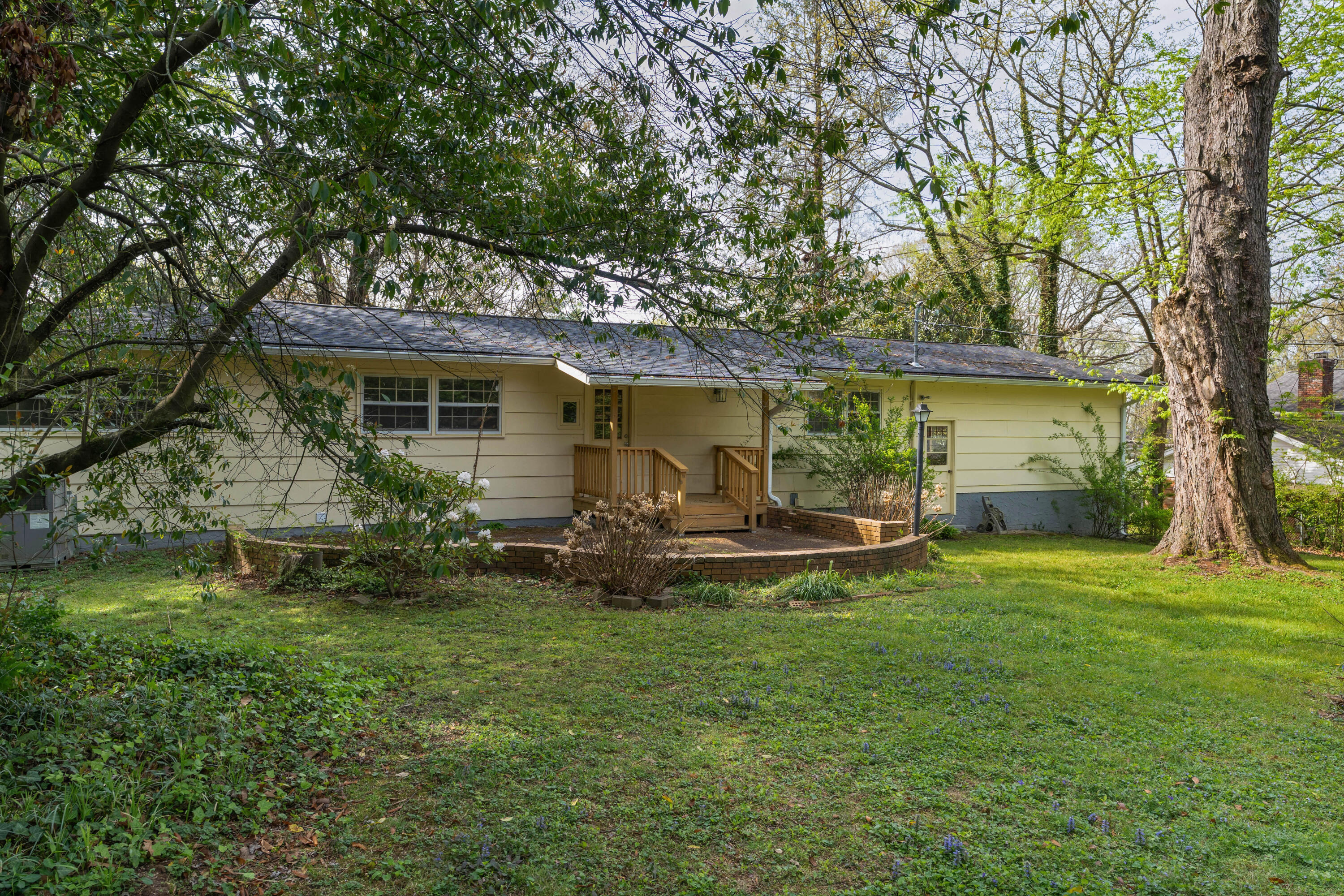 1006 Crown Point Road E