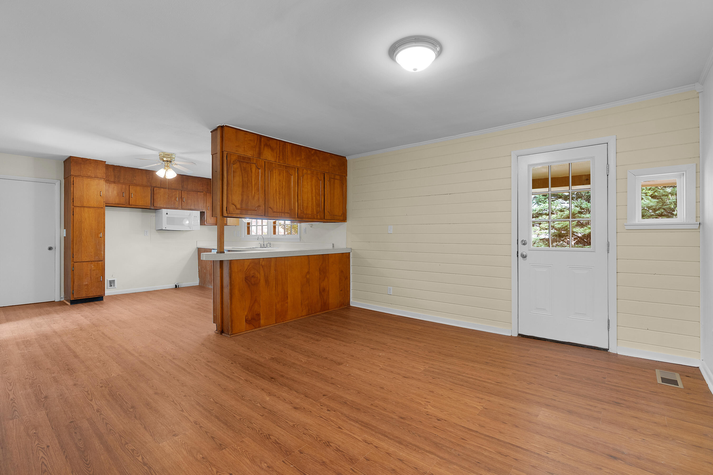 1006 Crown Point Road E