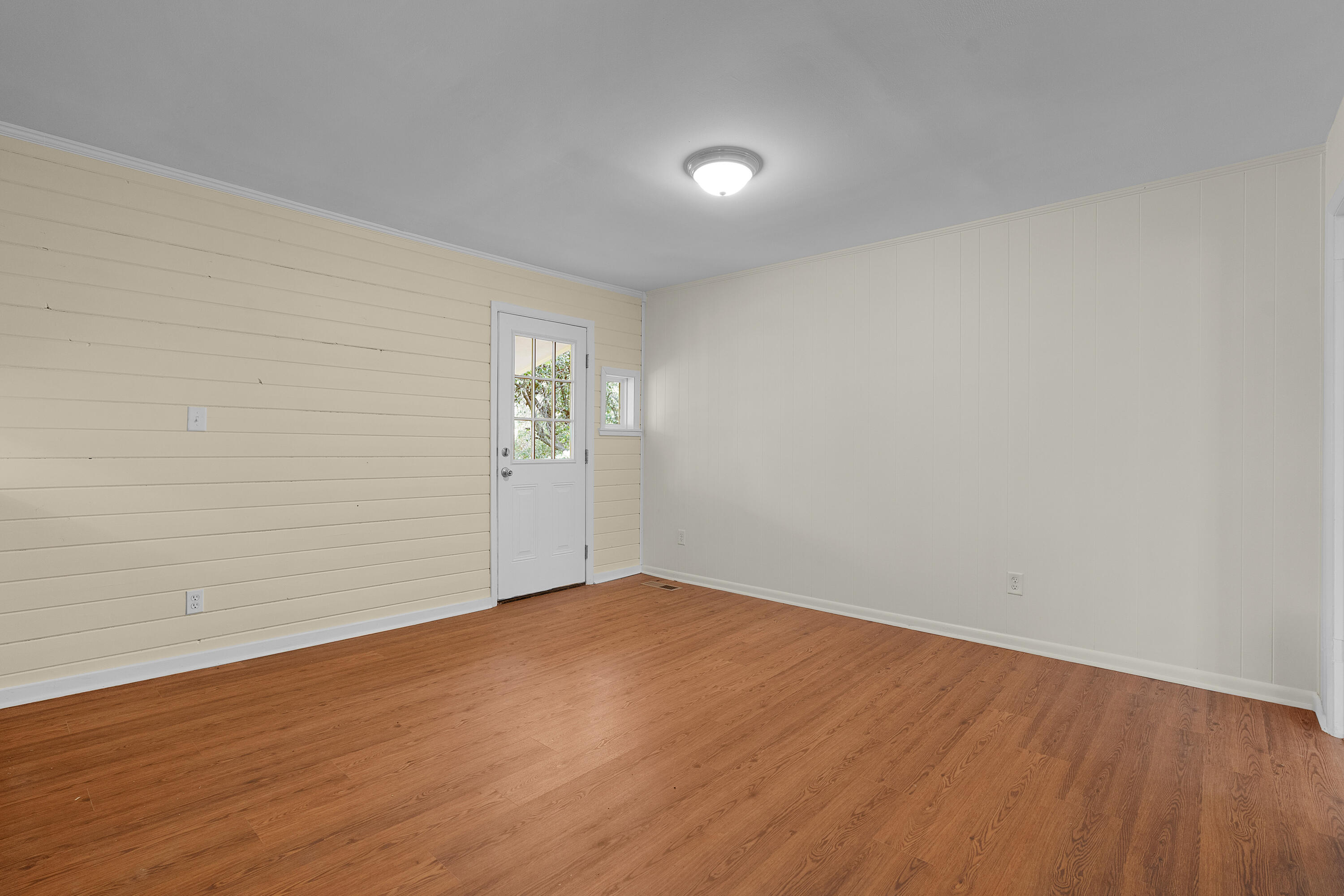 1006 Crown Point Road E