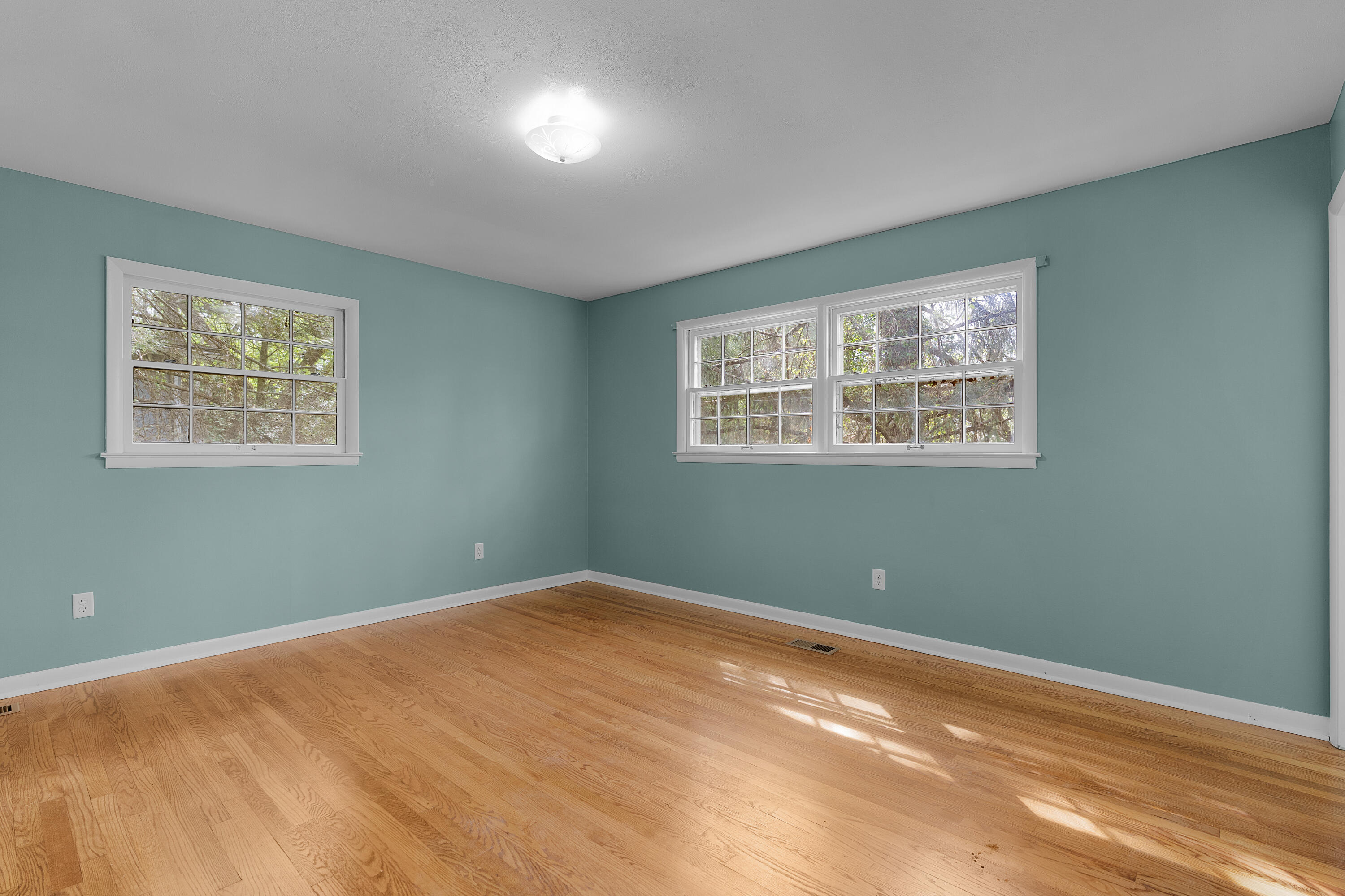 1006 Crown Point Road E