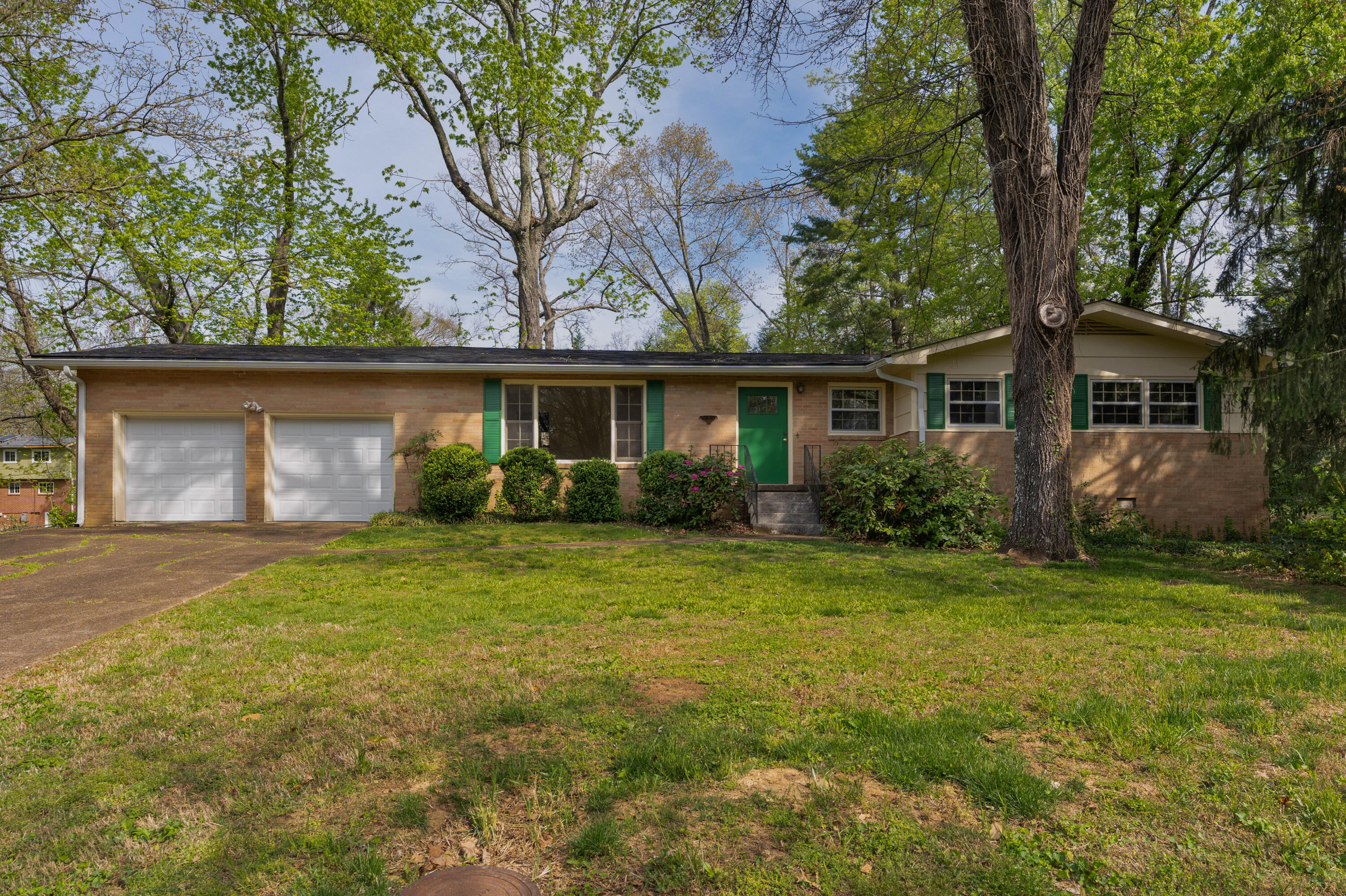 1006 Crown Point Road E