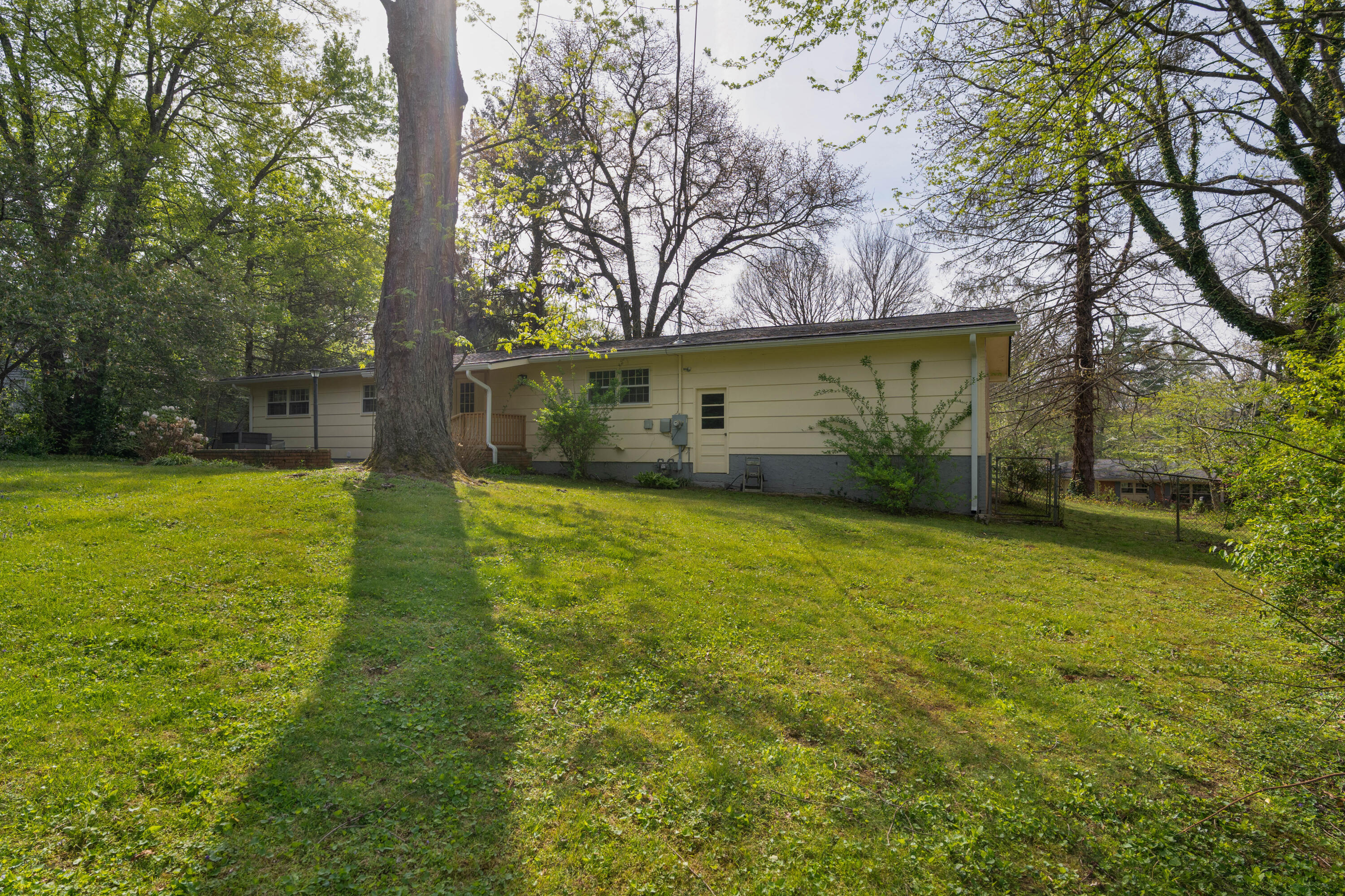 1006 Crown Point Road E