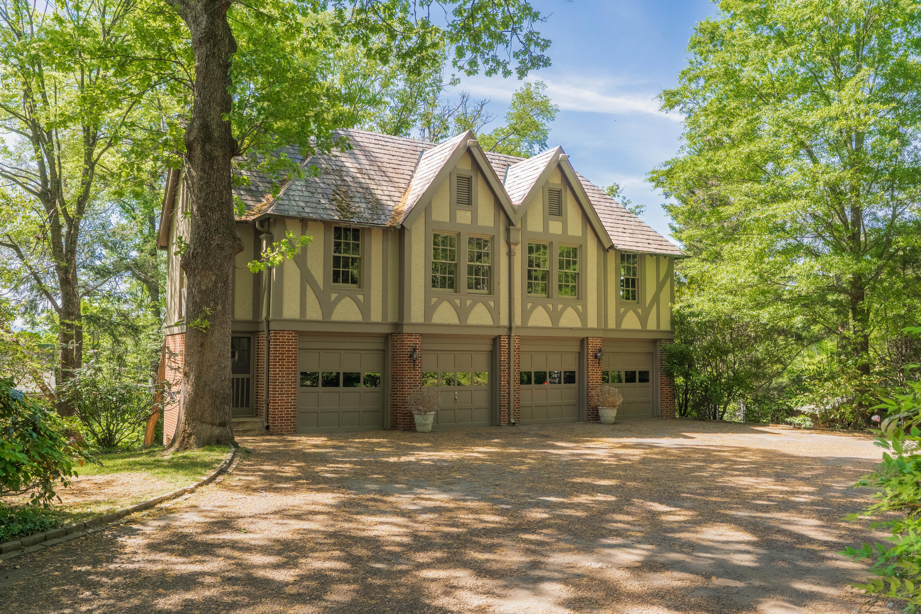 1649 Minnekahda Road