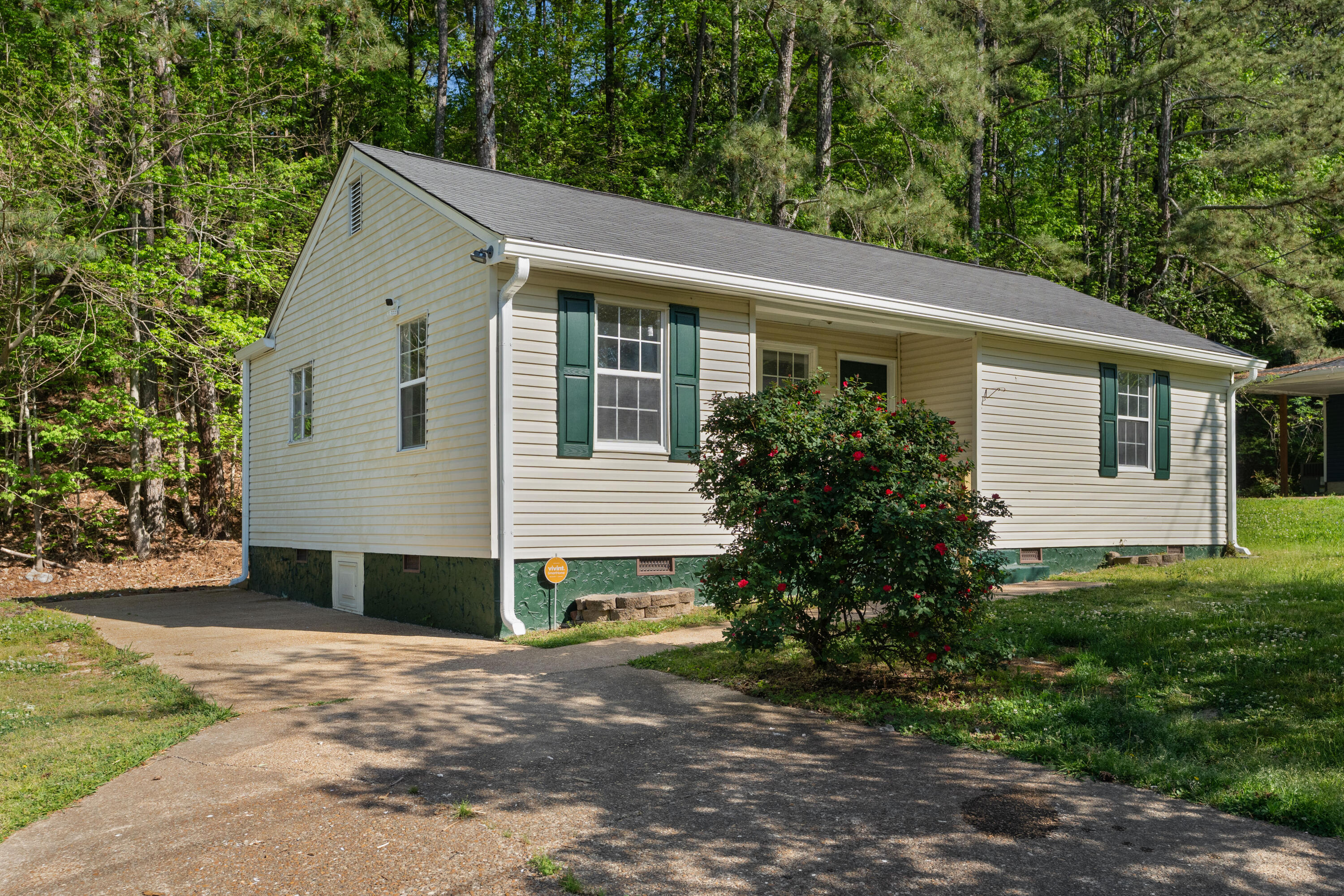 1631 Dogwood Drive