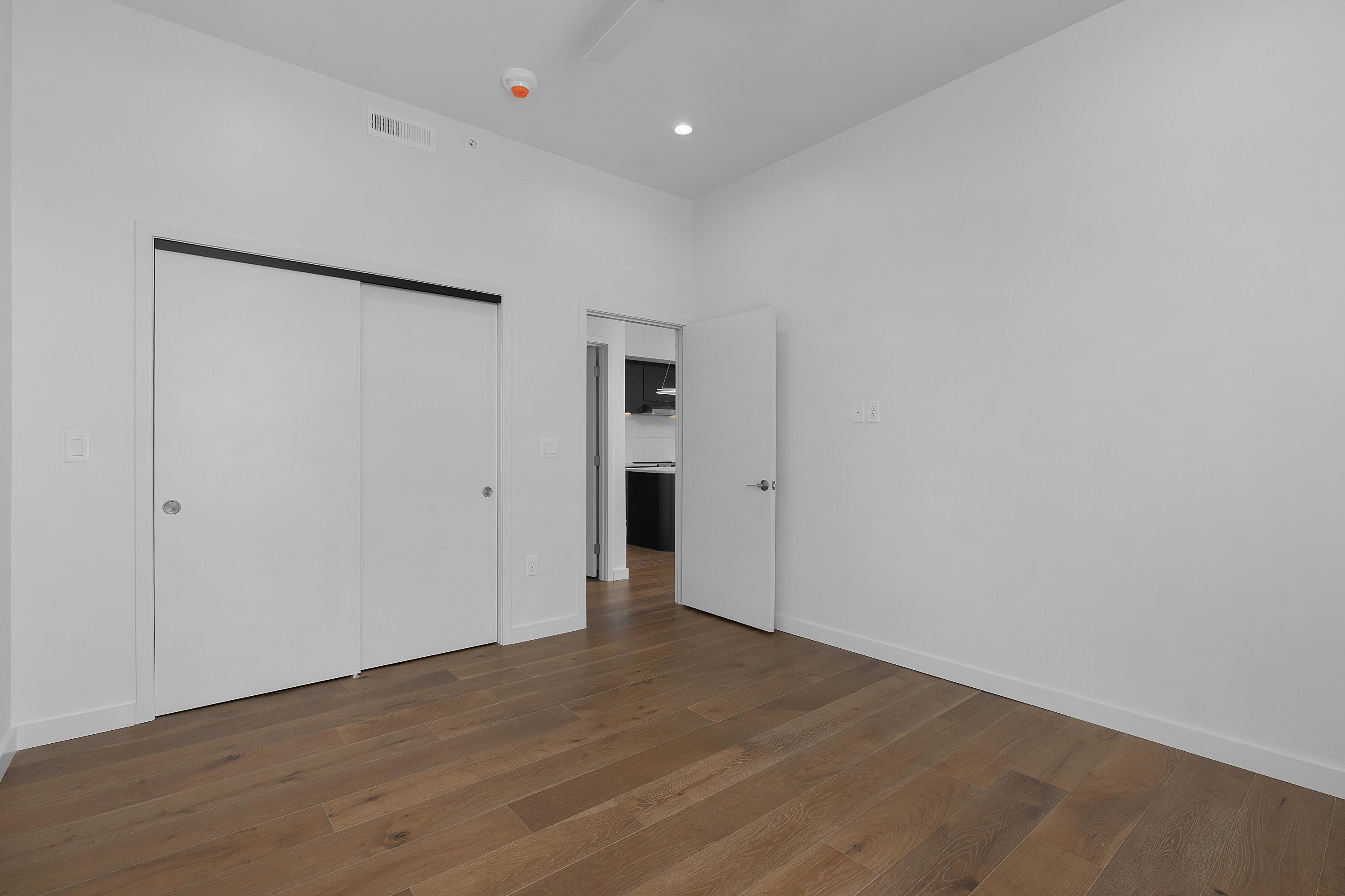 1939 Central Avenue, 203