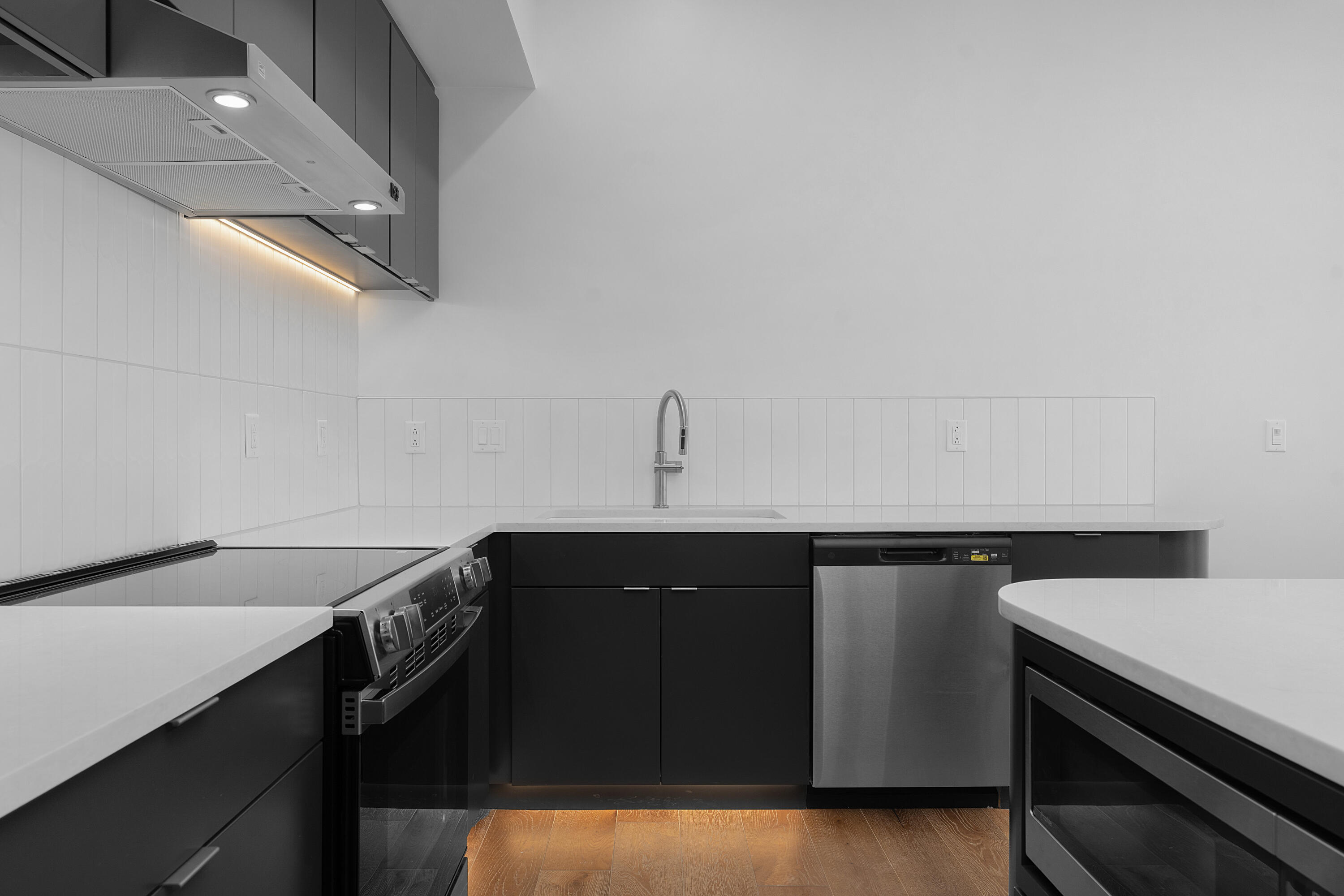1939 Central Avenue, 203