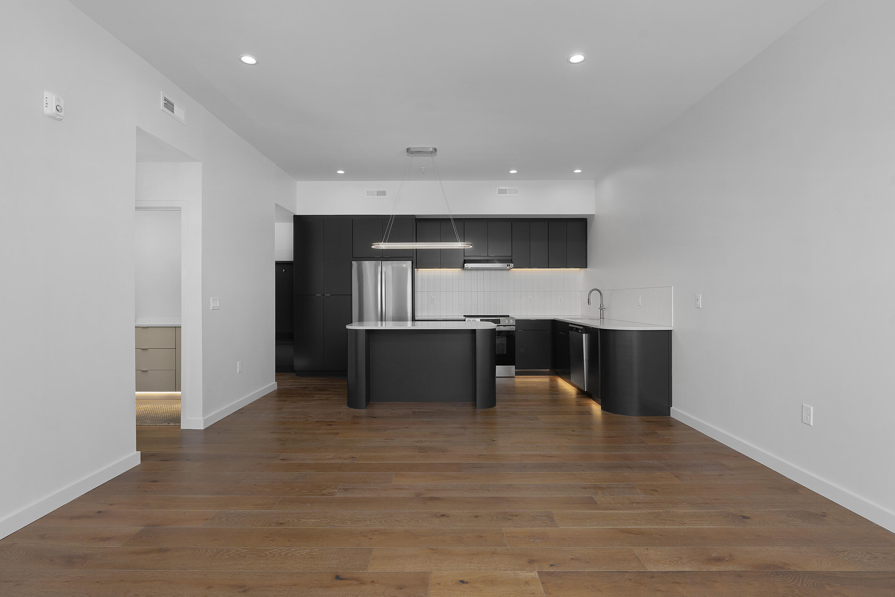 1939 Central Avenue, 203