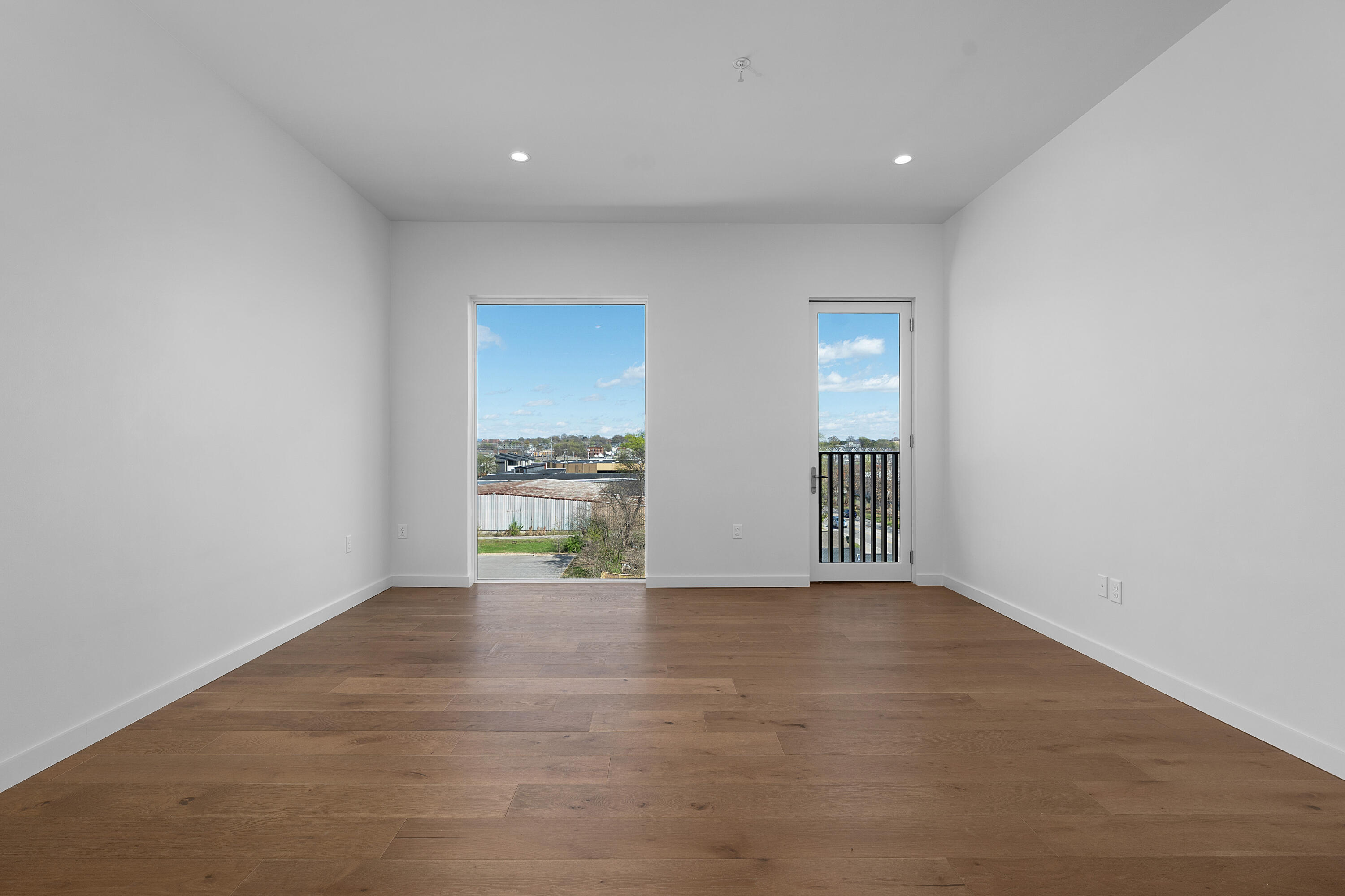 1939 Central Avenue, 203
