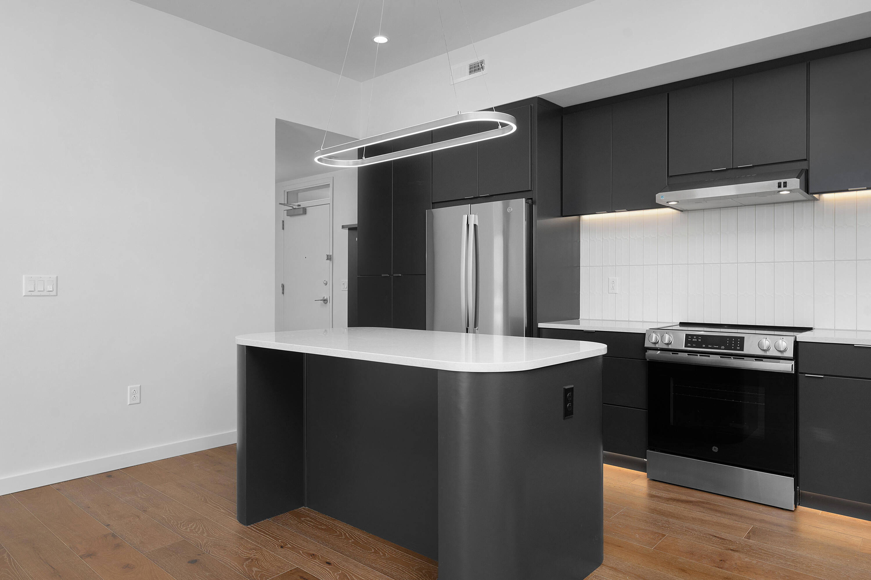 1939 Central Avenue, 203