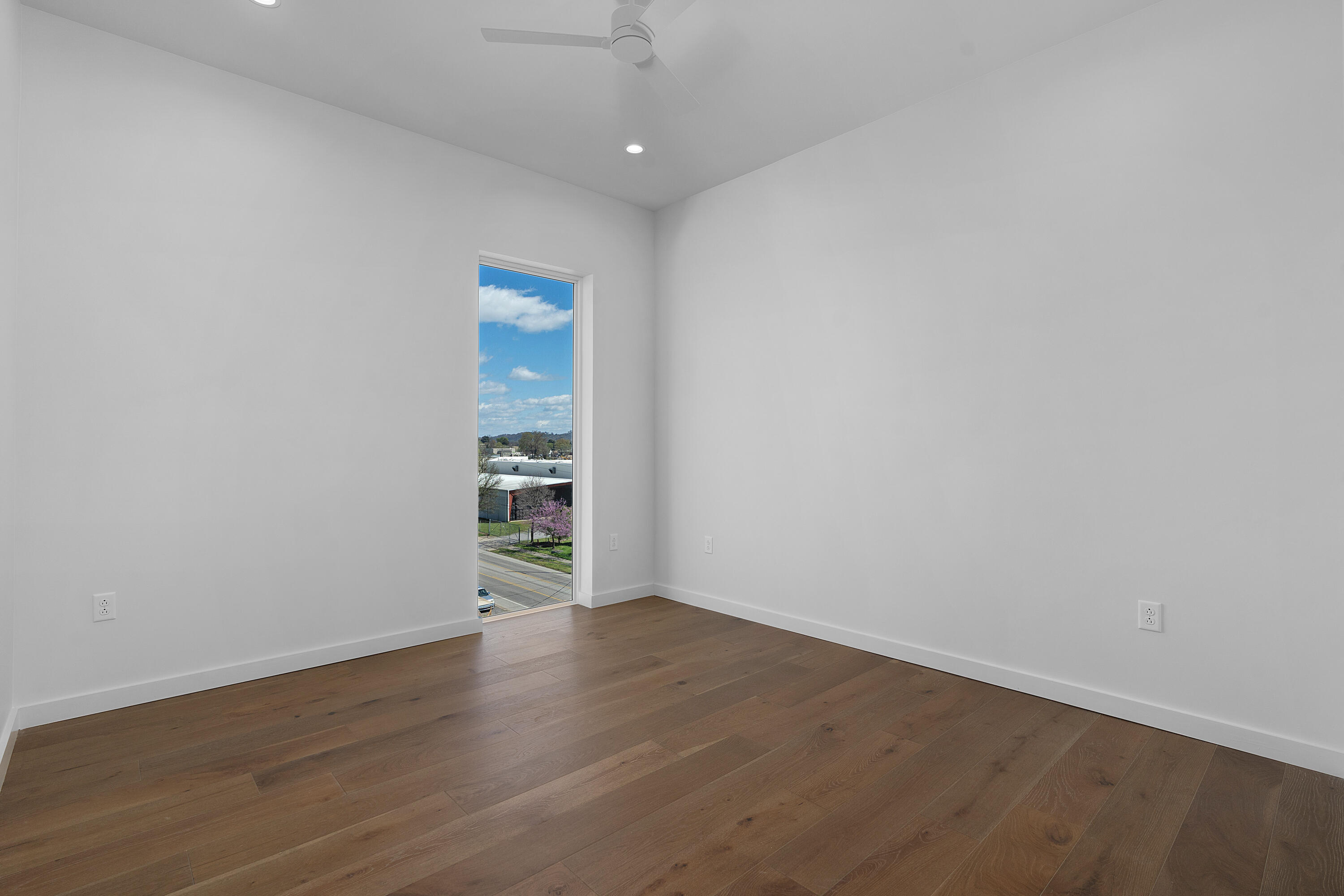 1939 Central Avenue, 203