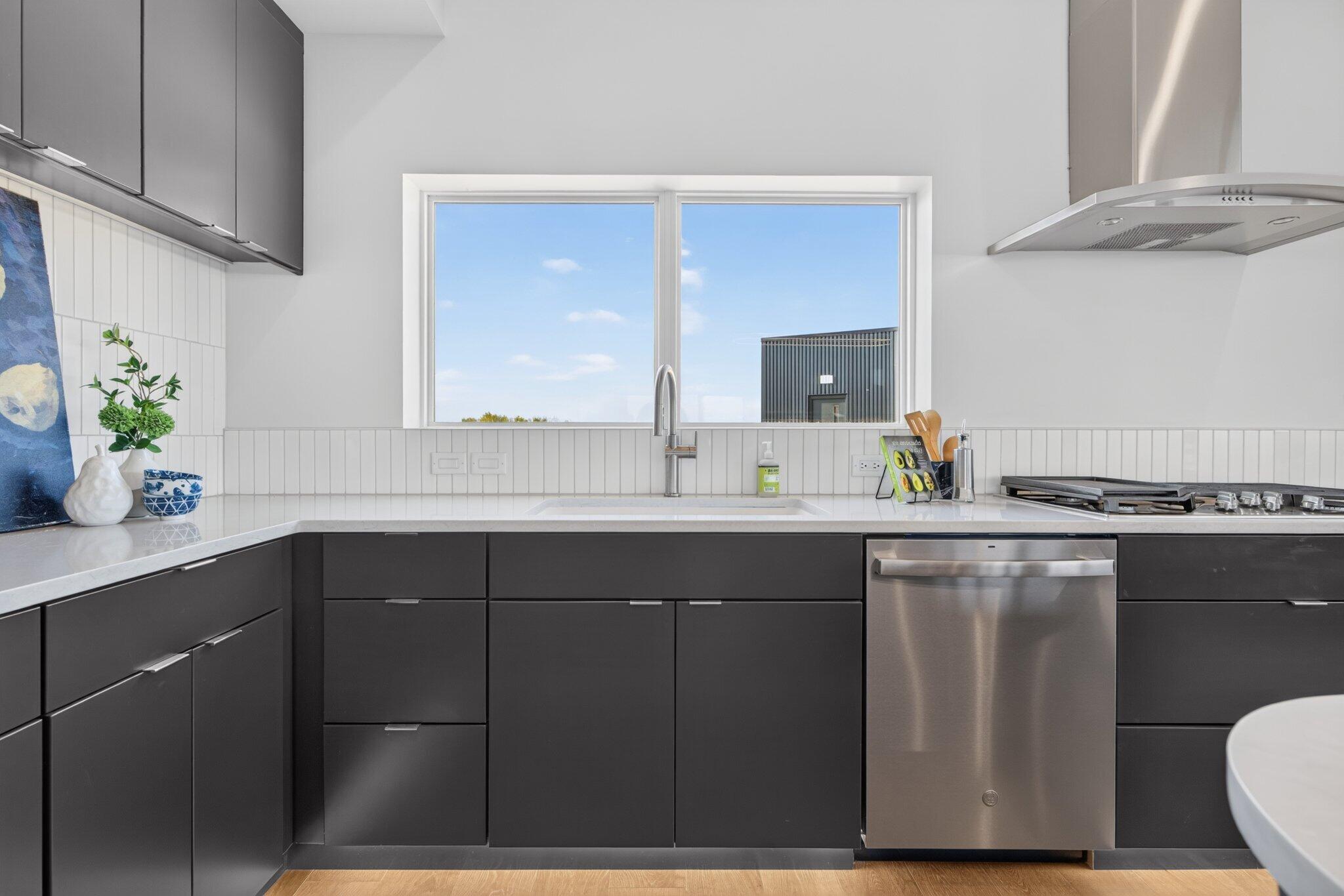 1939 Central Avenue, 429