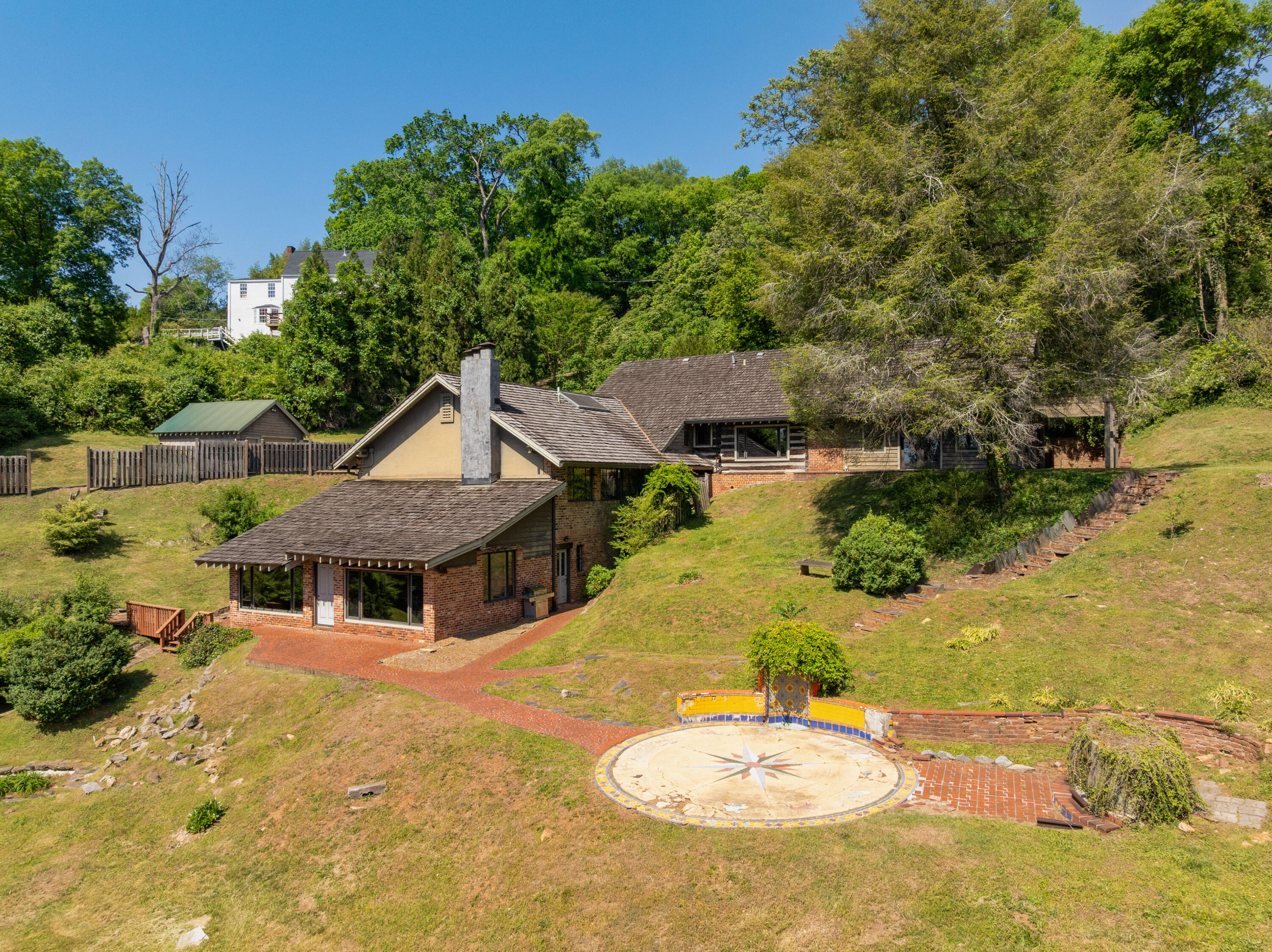 2910 Crest Terrace Drive