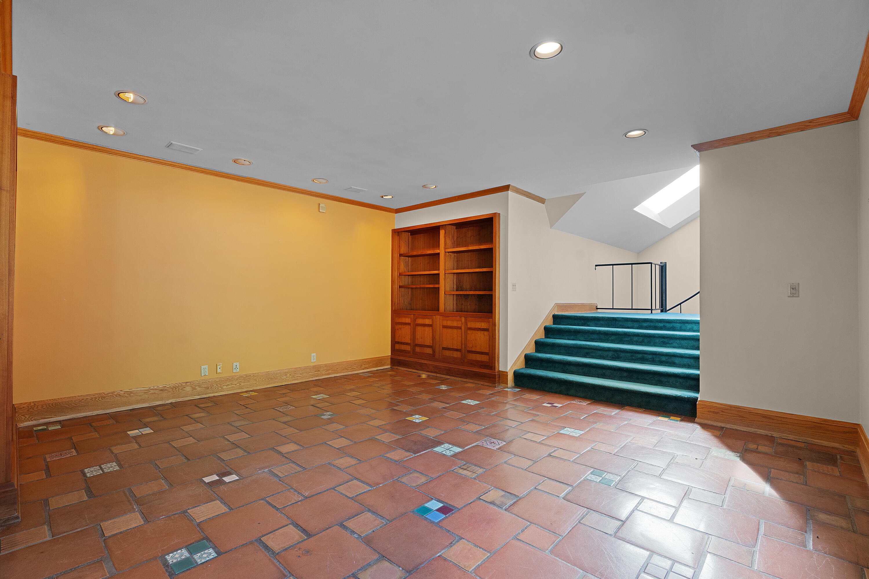 2910 Crest Terrace Drive