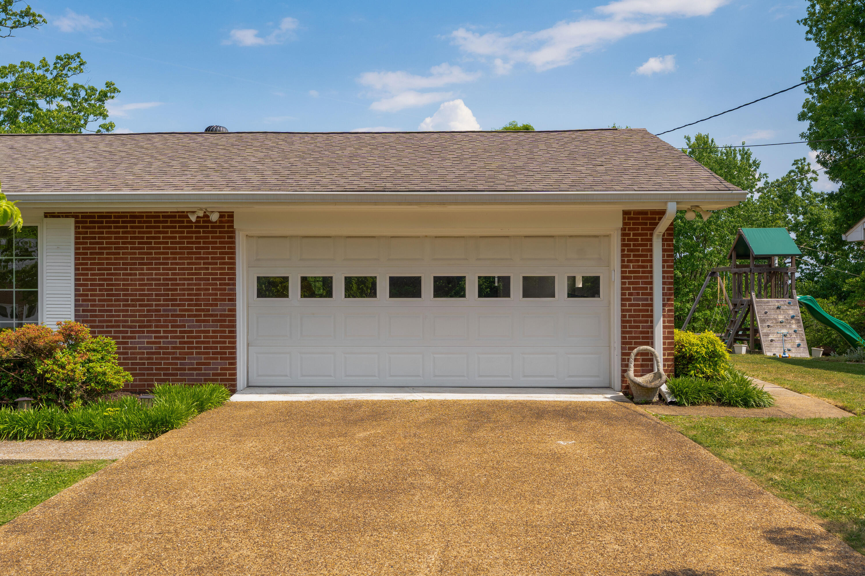 5814 Crestview Drive