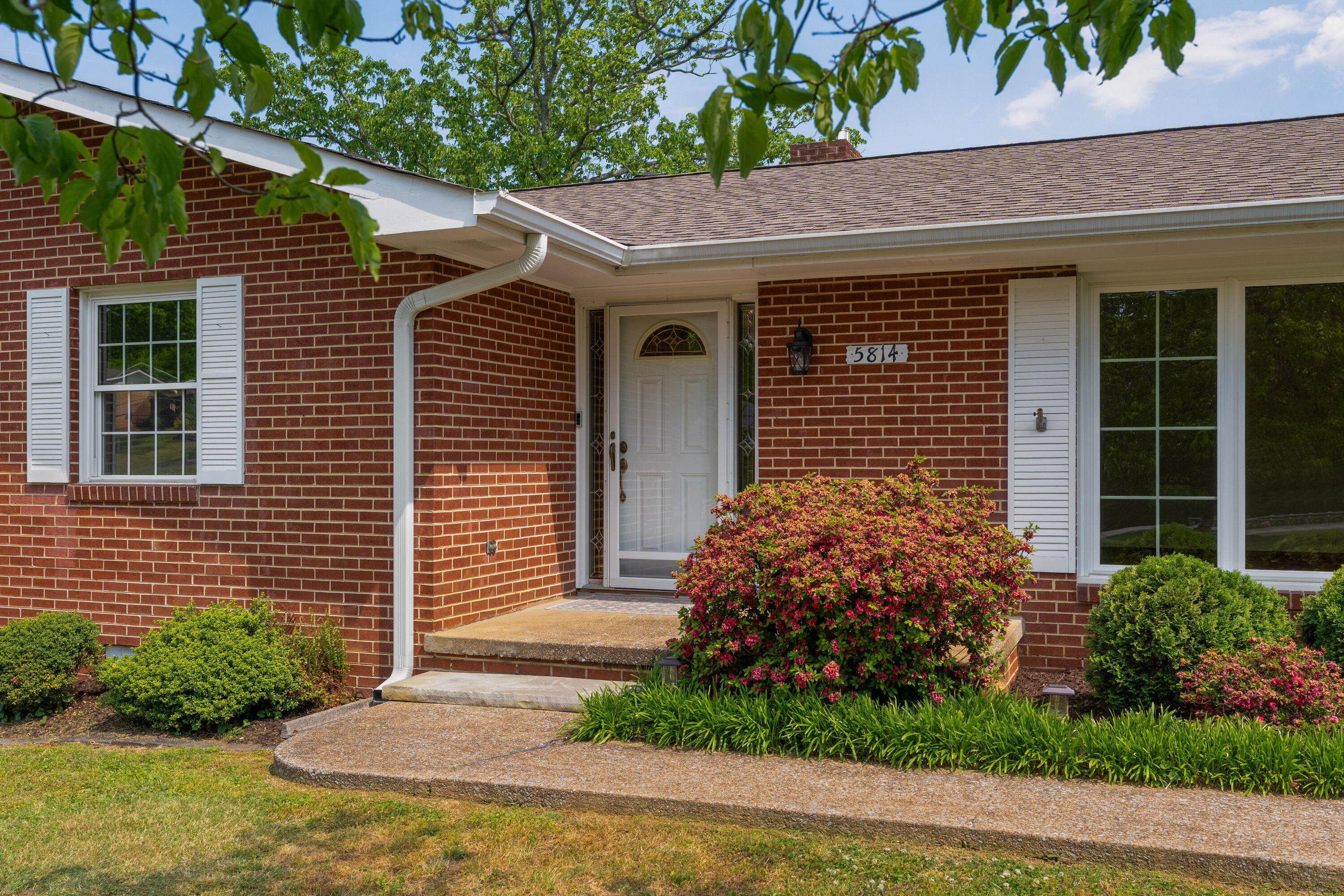 5814 Crestview Drive