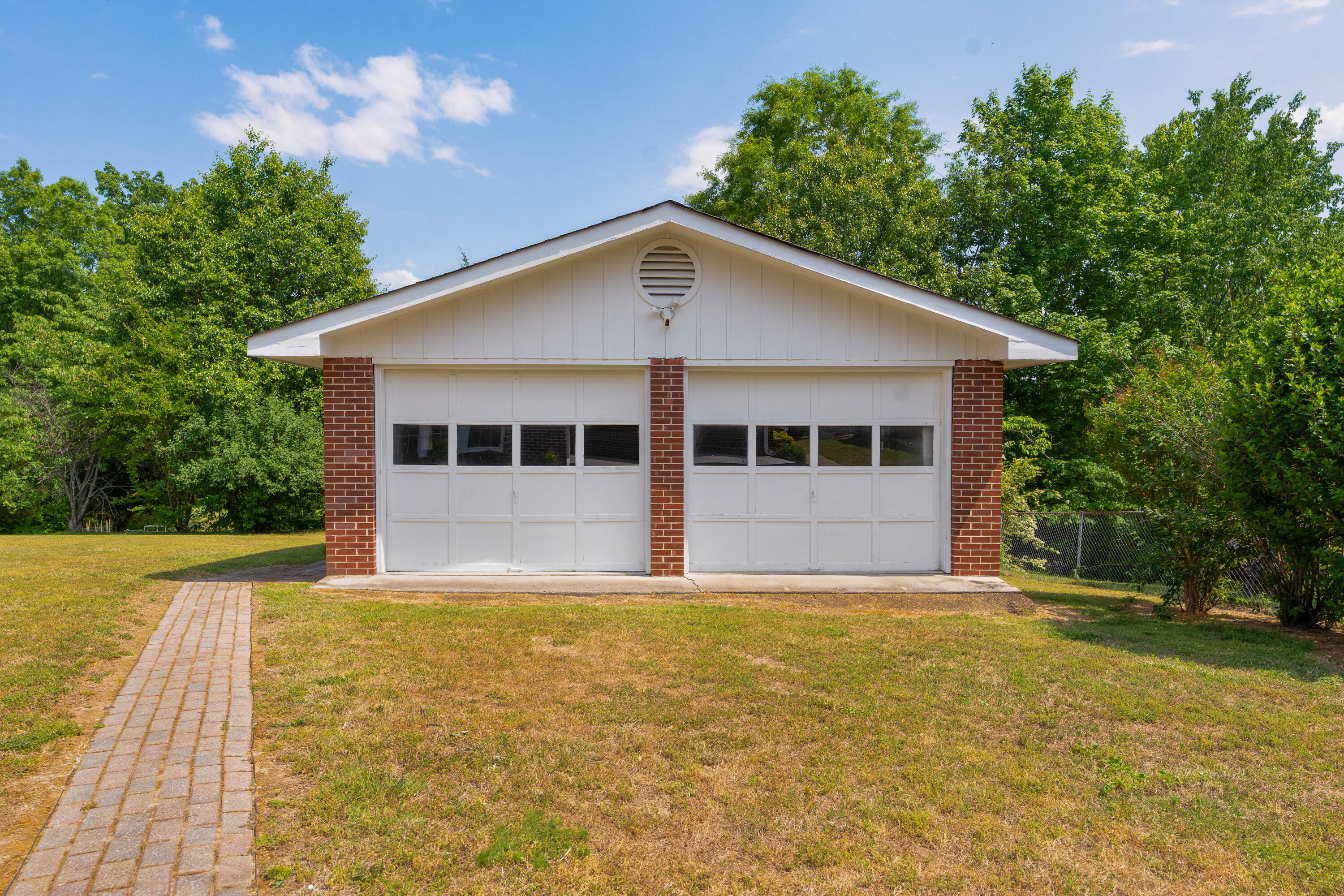 5814 Crestview Drive