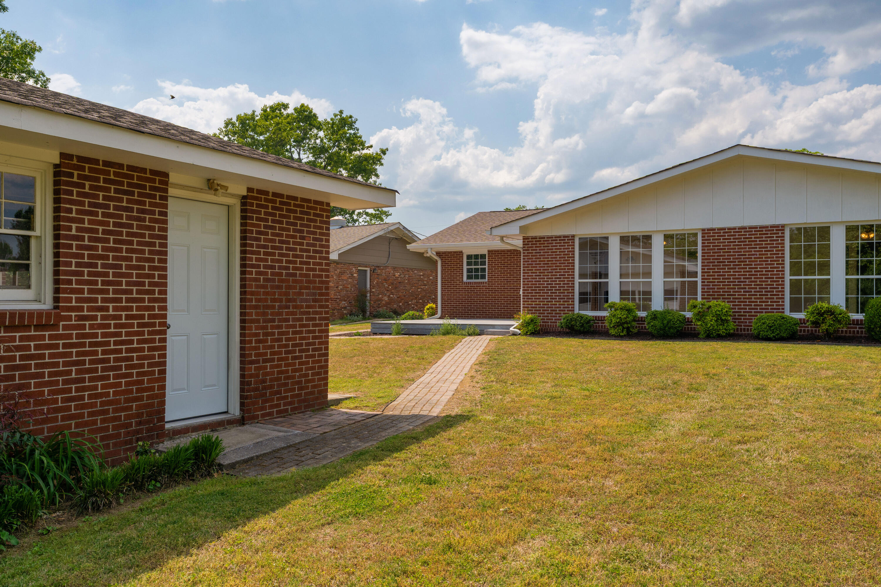 5814 Crestview Drive