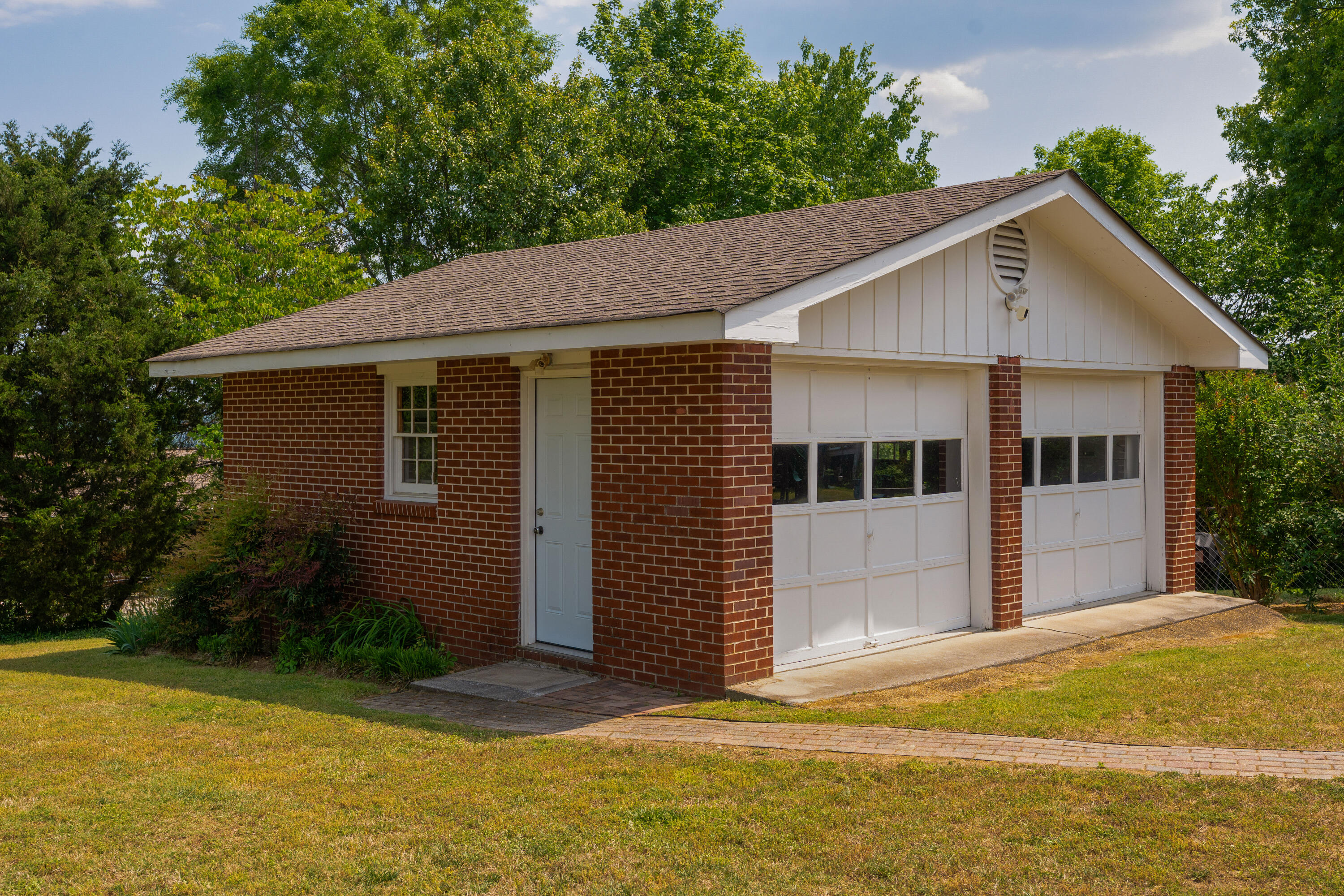 5814 Crestview Drive