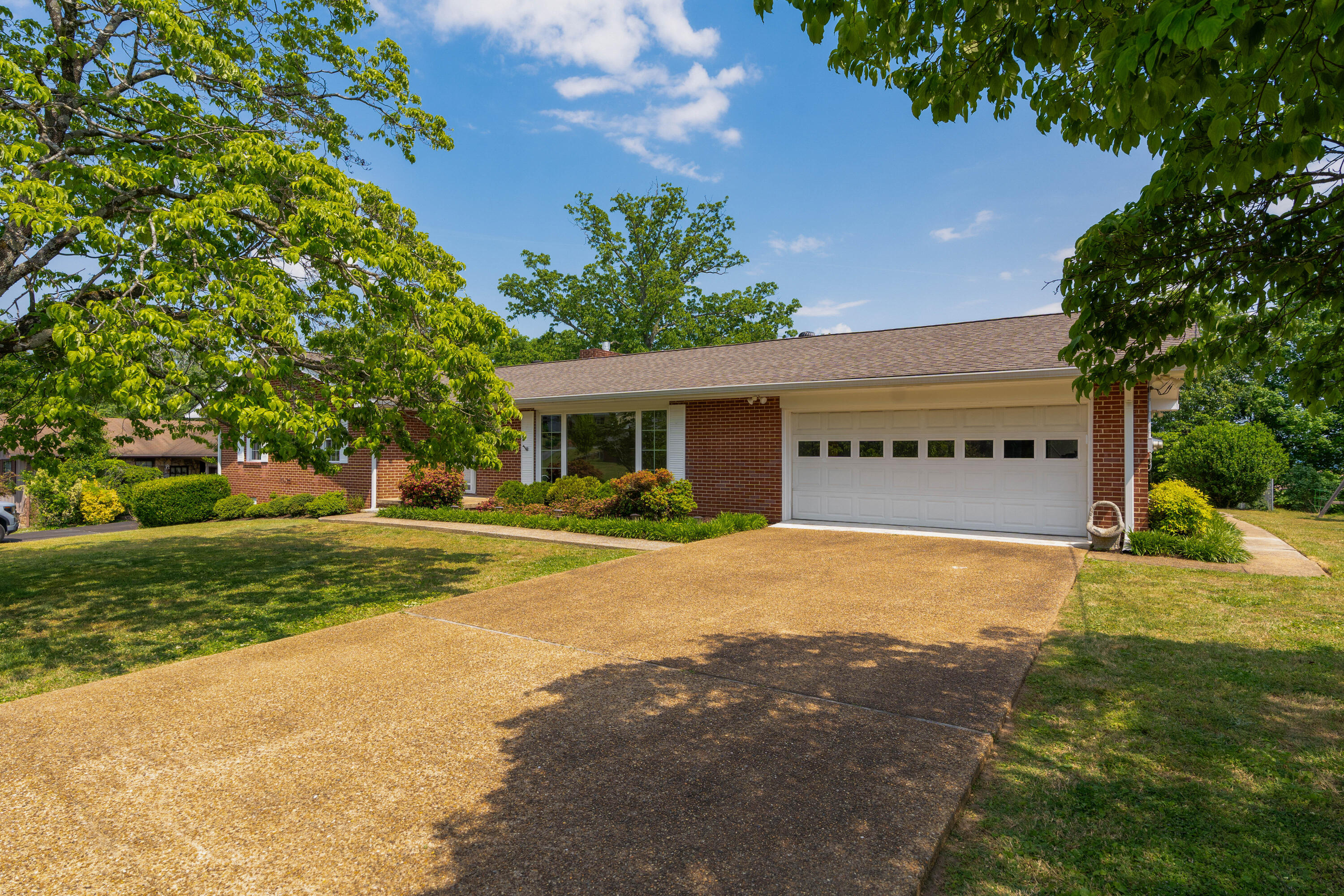 5814 Crestview Drive