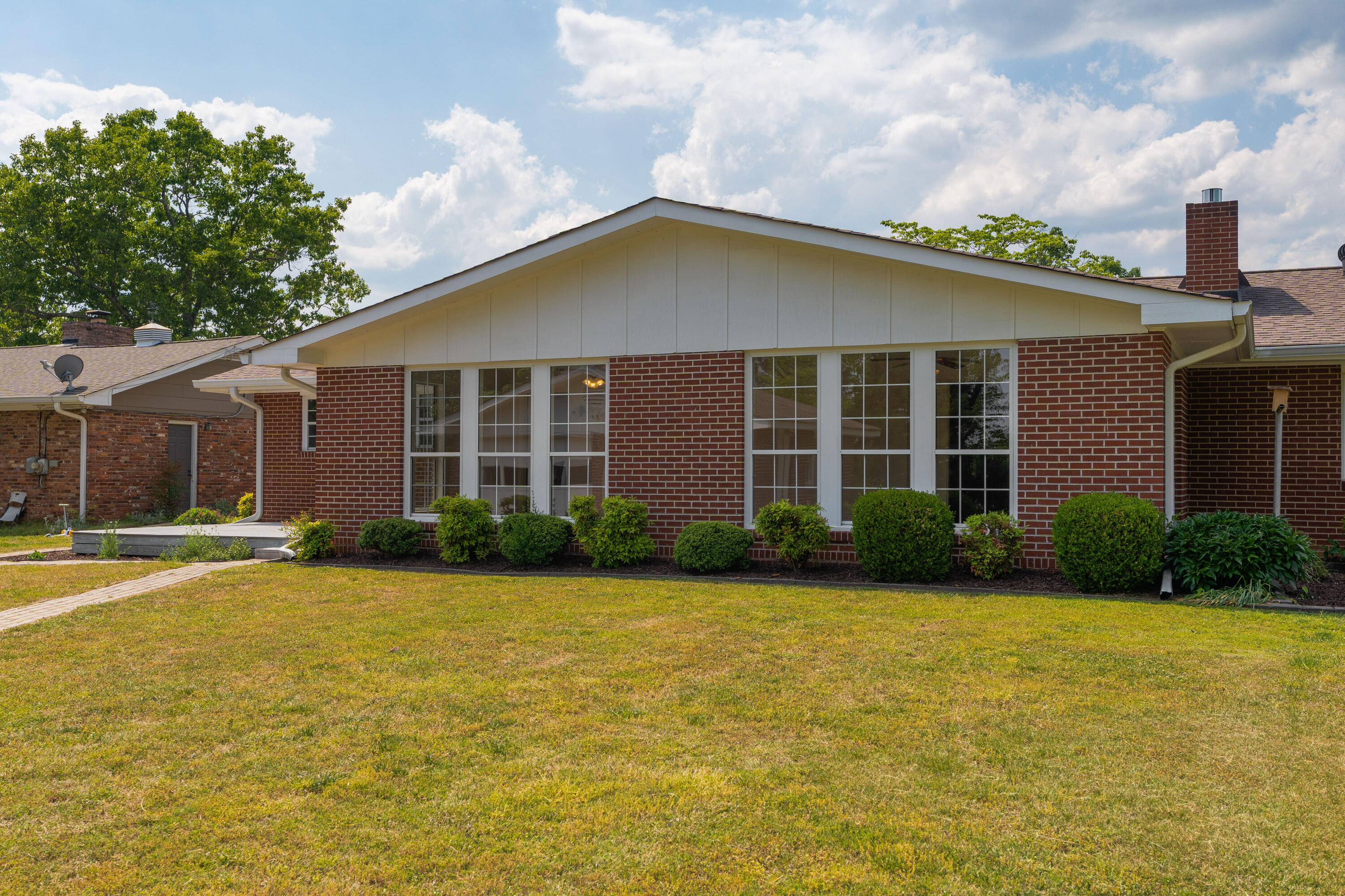 5814 Crestview Drive