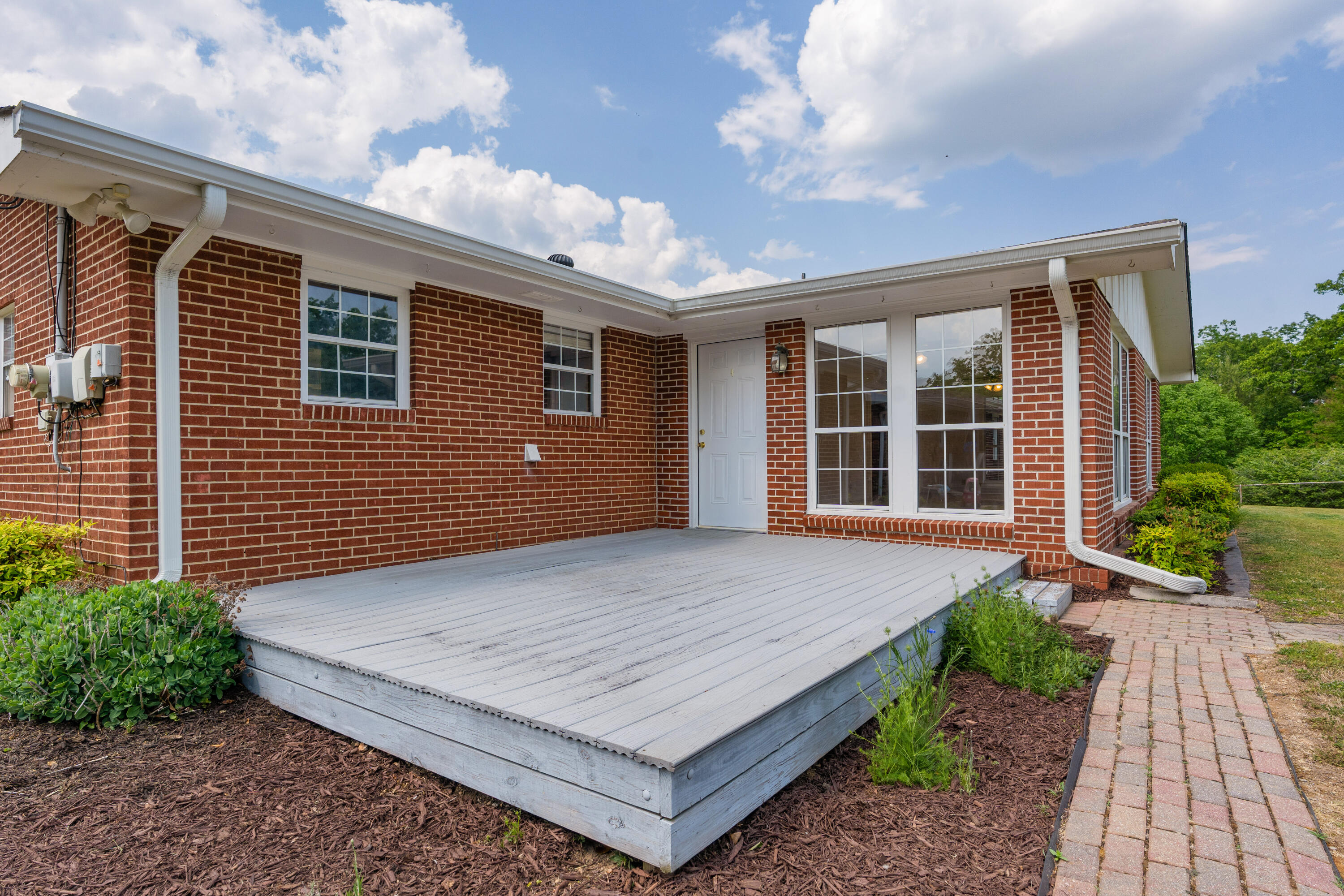 5814 Crestview Drive