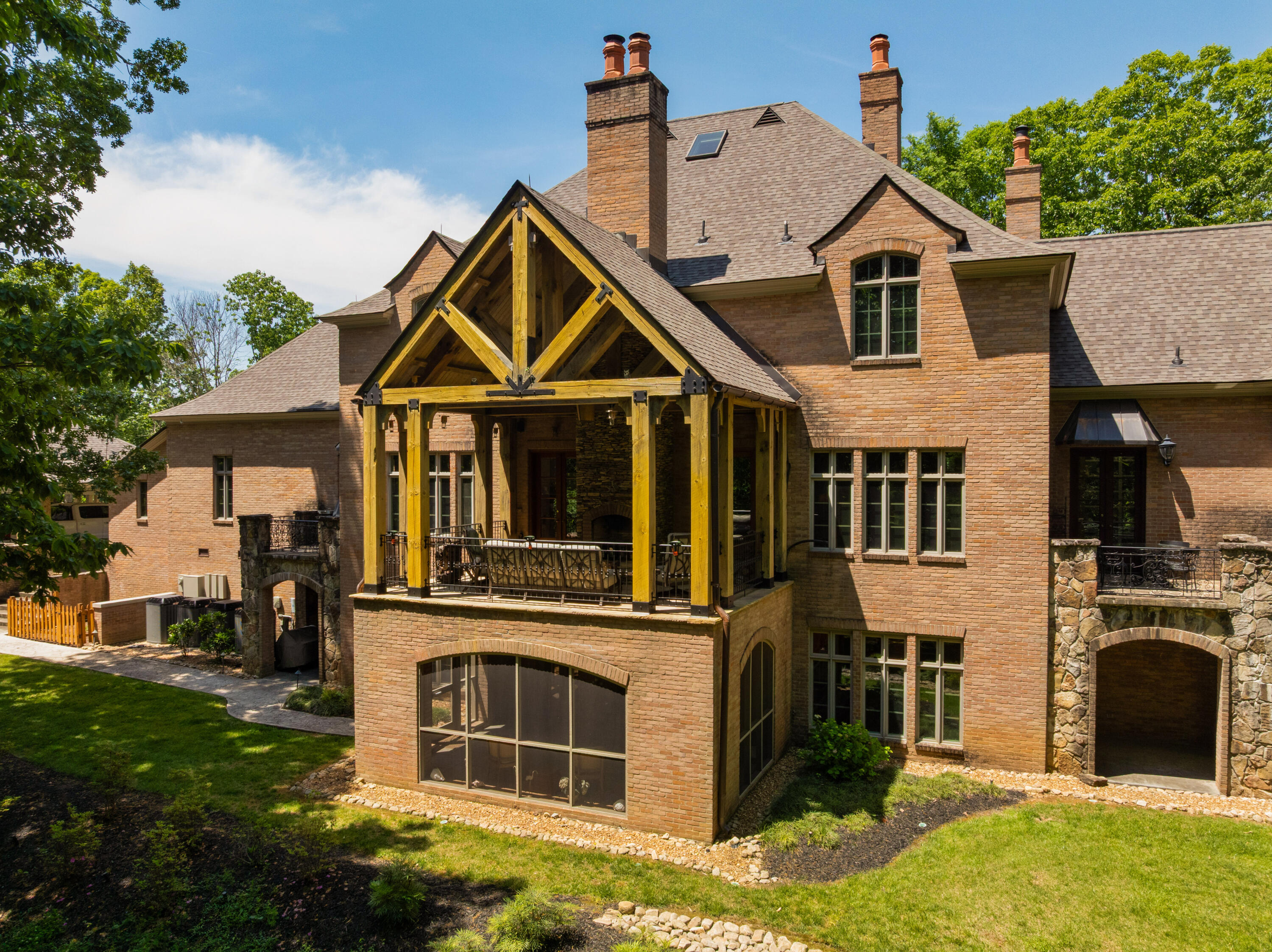 911 New England Road