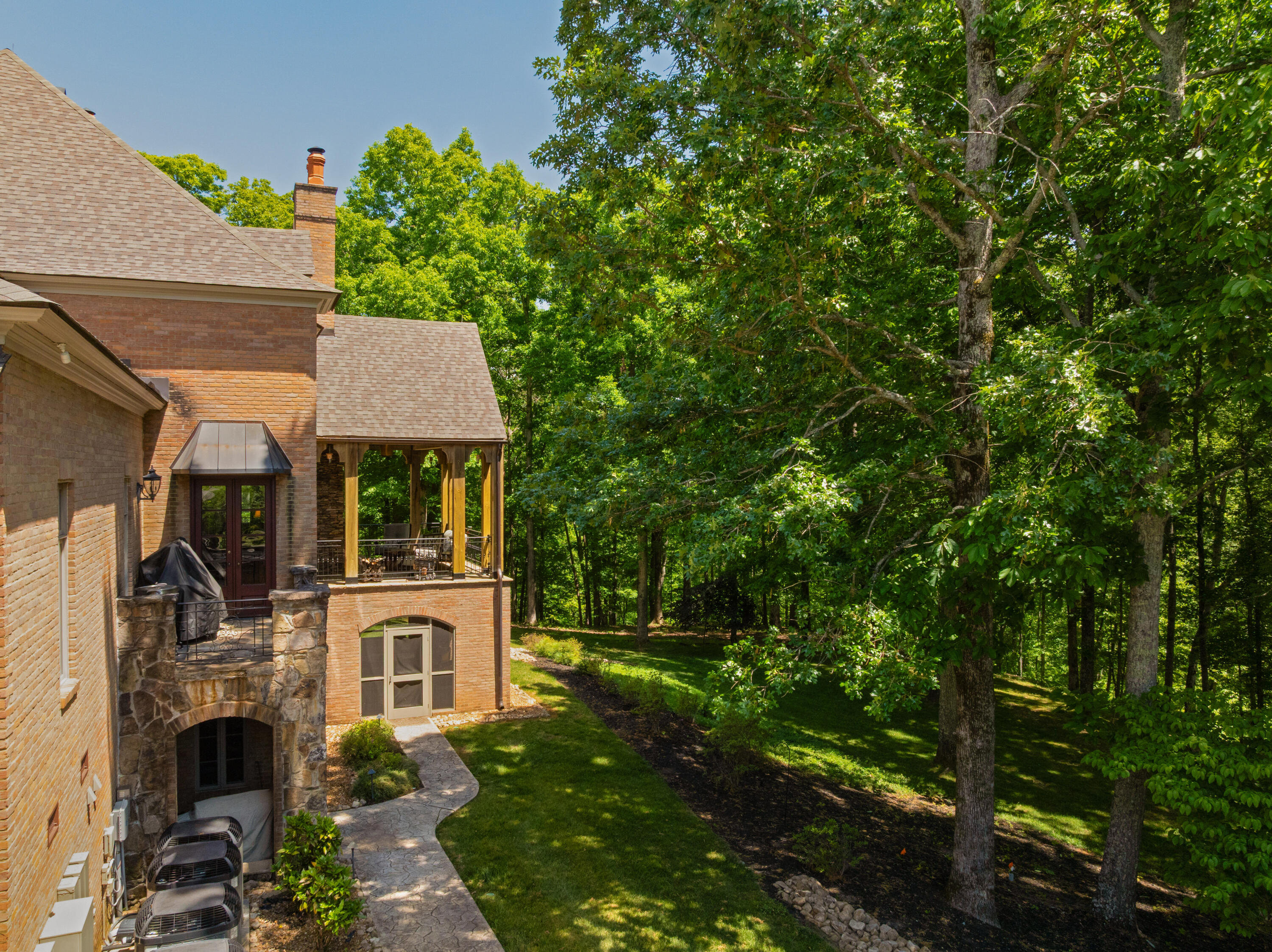 911 New England Road
