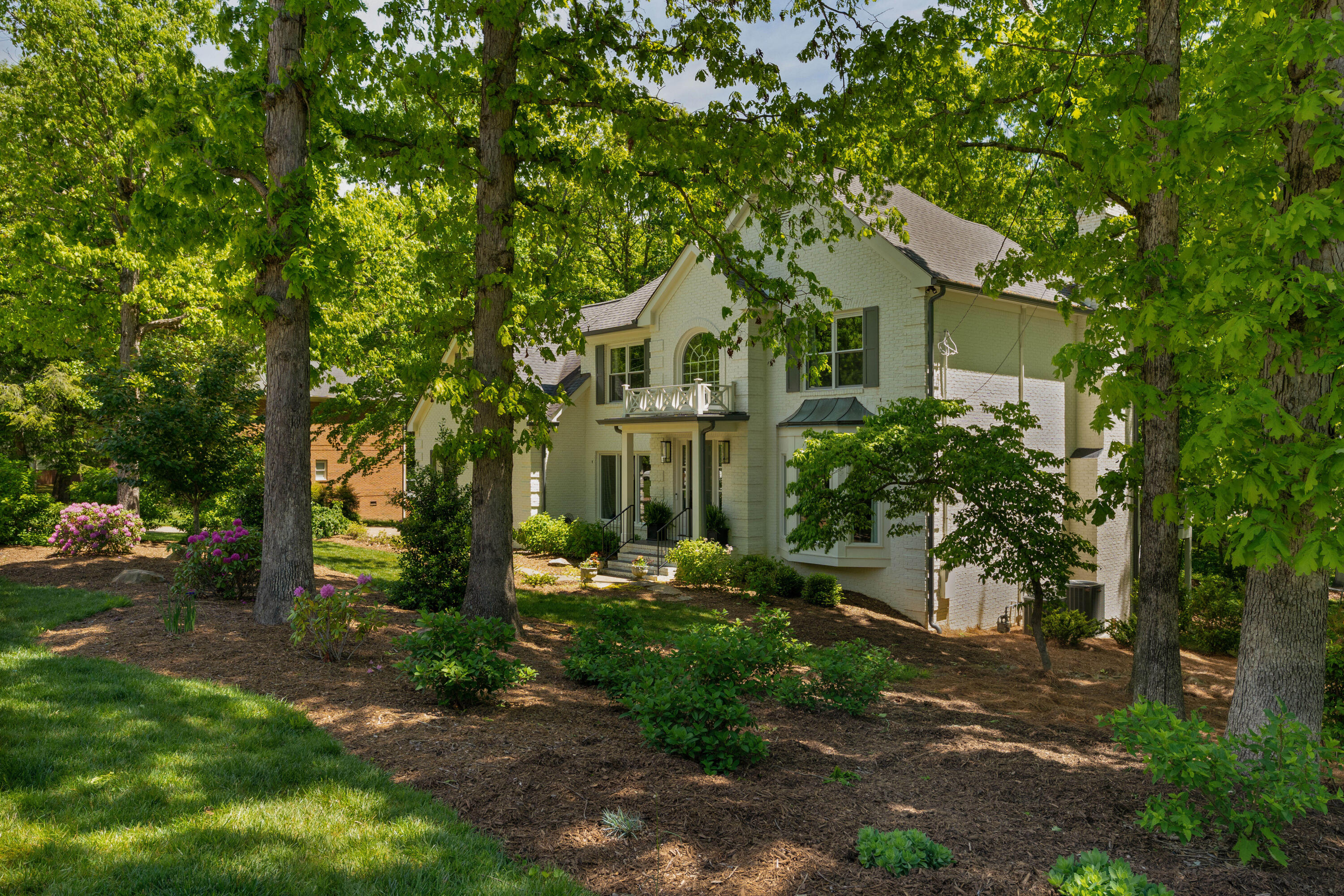 2404 Woodlair Way