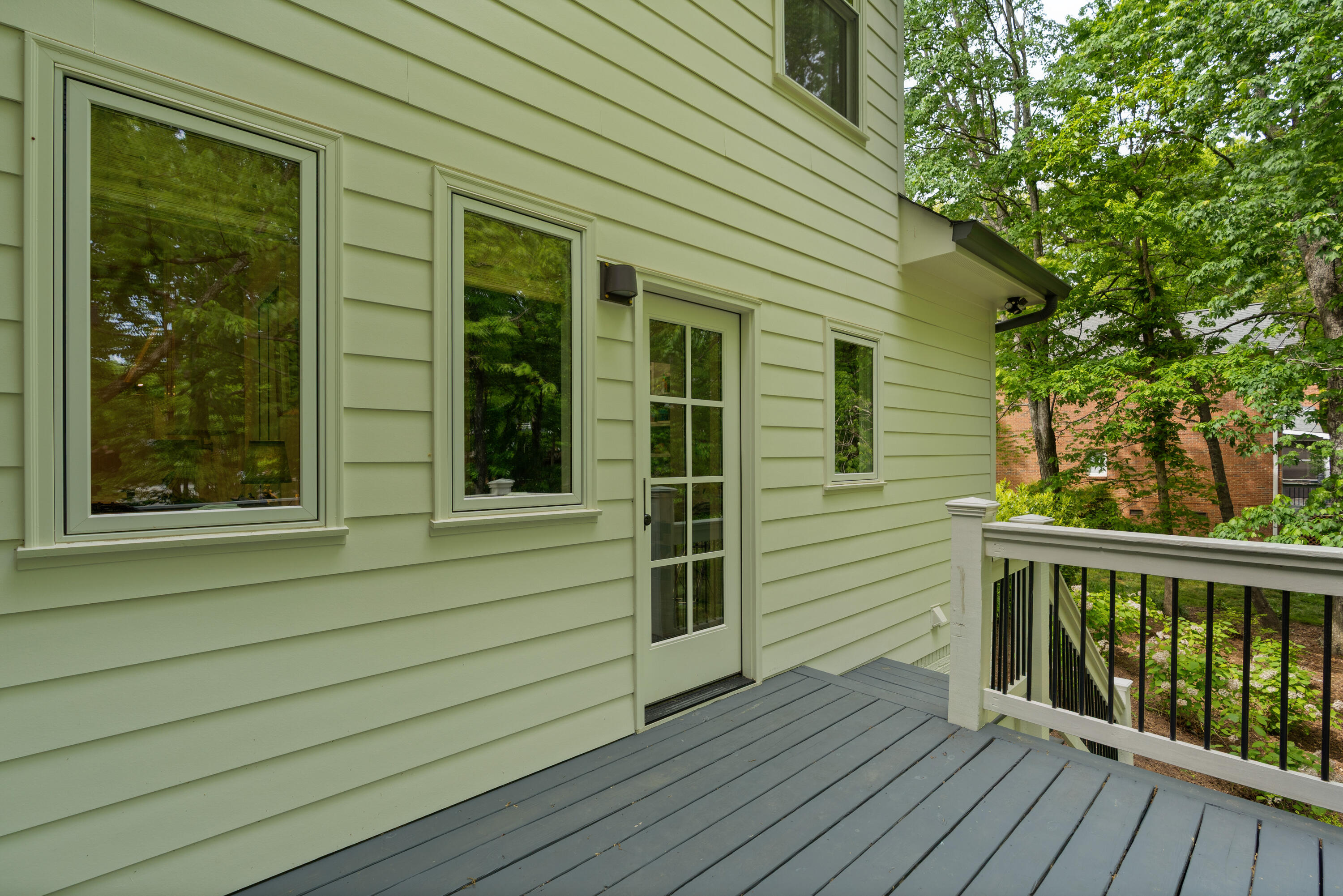 2404 Woodlair Way