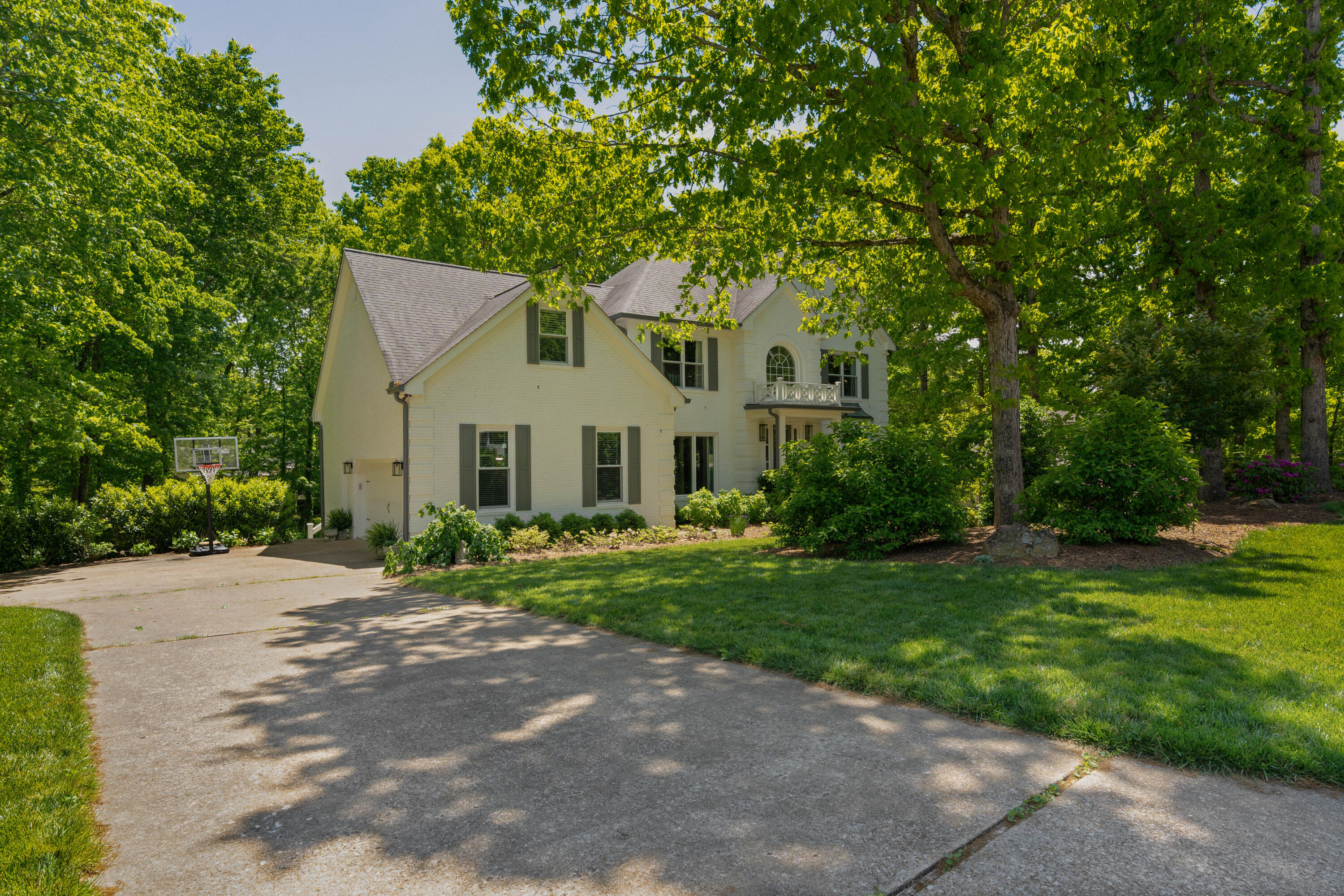 2404 Woodlair Way