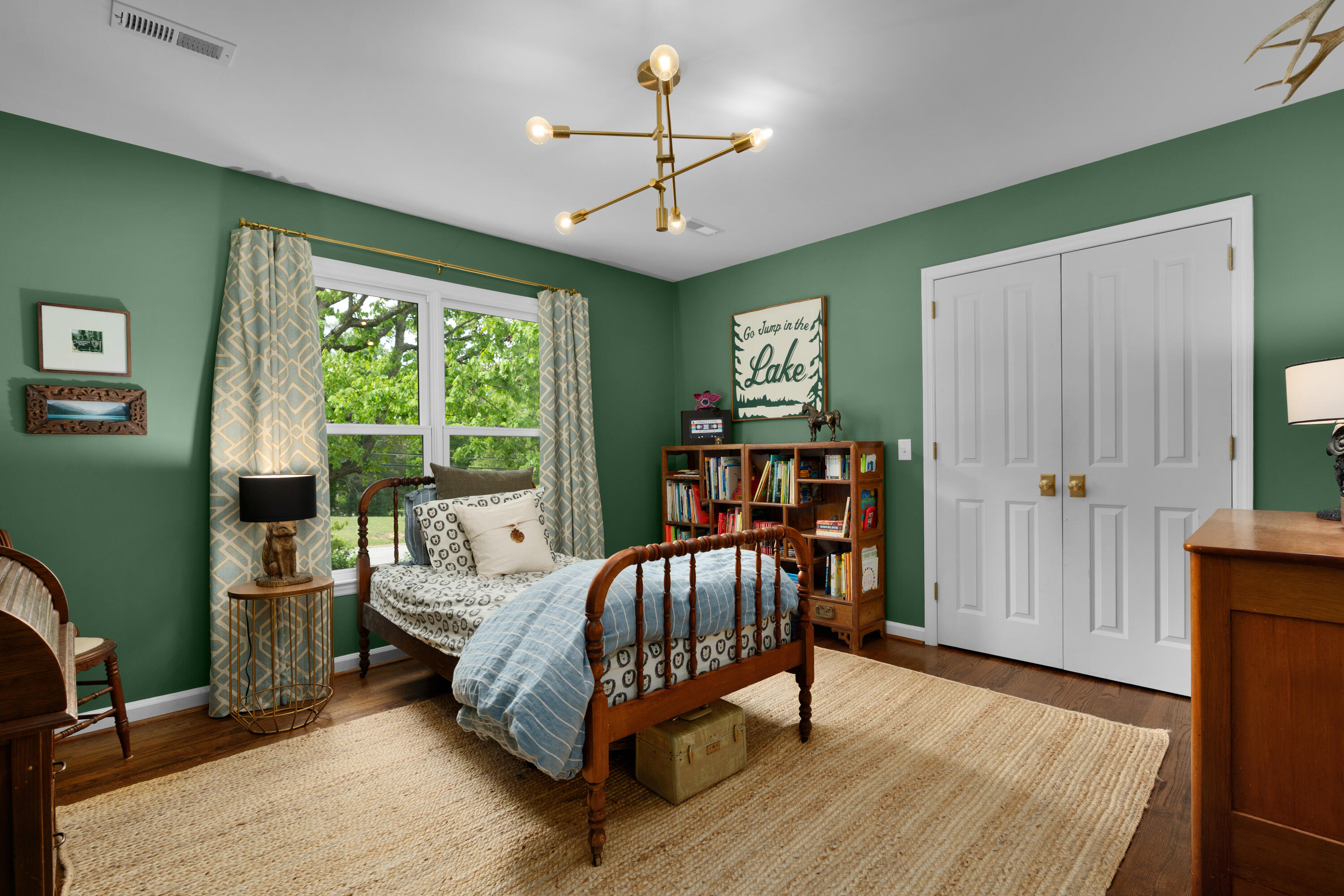 2404 Woodlair Way