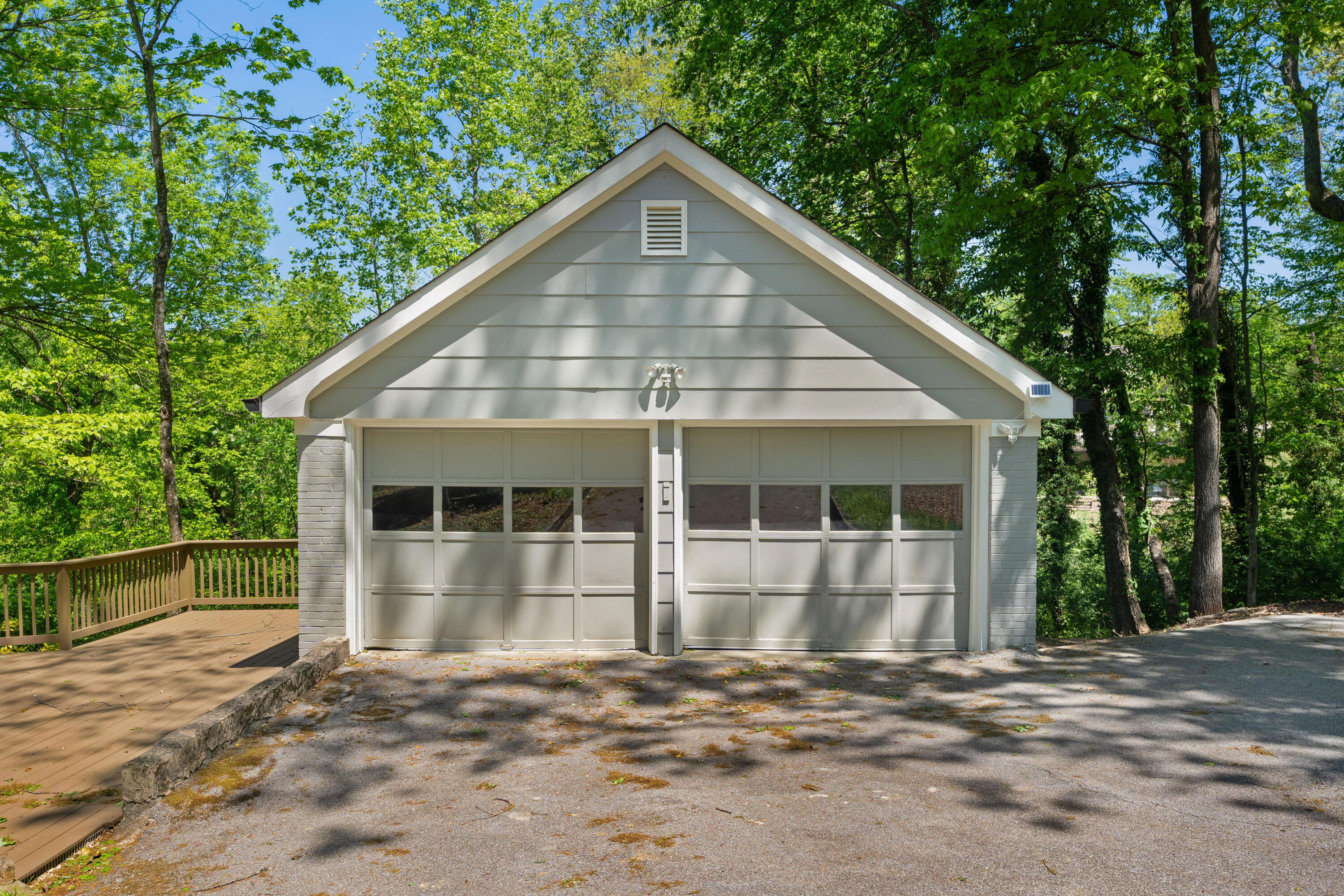 111 Riverpoint Road