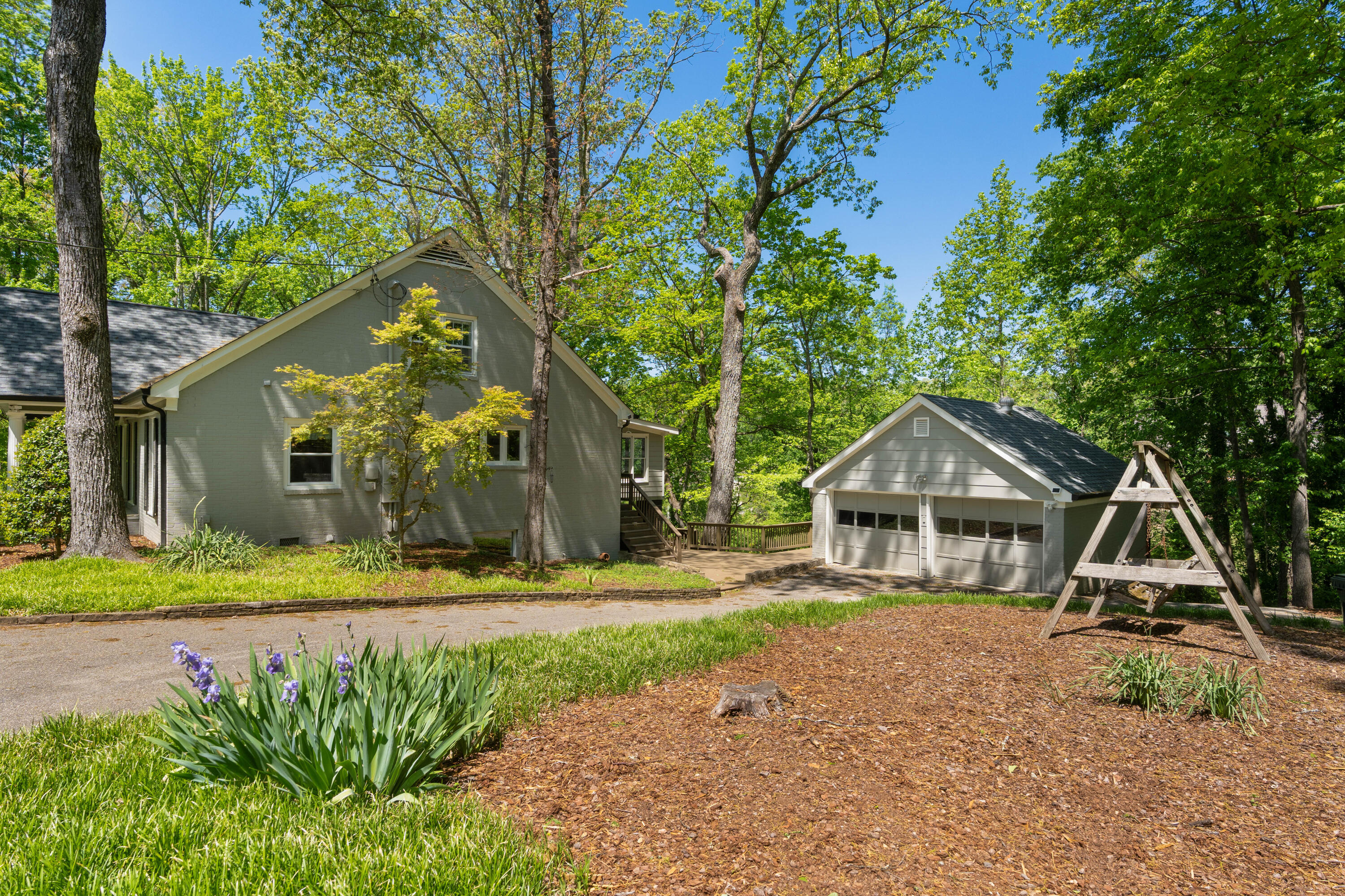111 Riverpoint Road