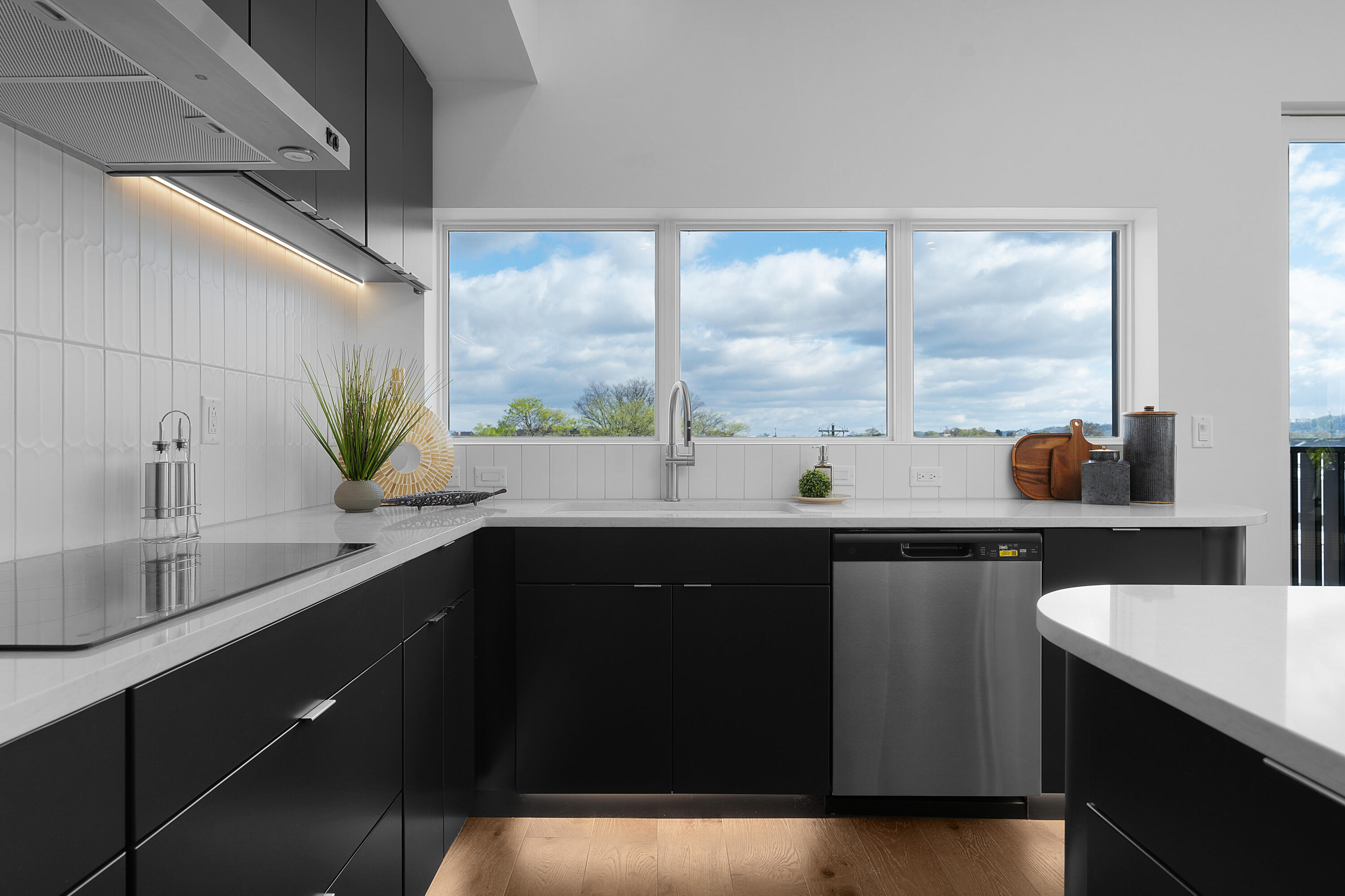 1939 Central Avenue, 225