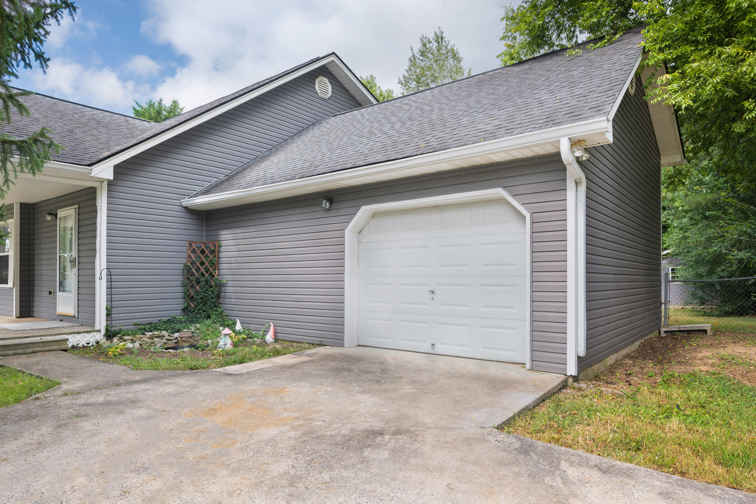 8525 Hale Road