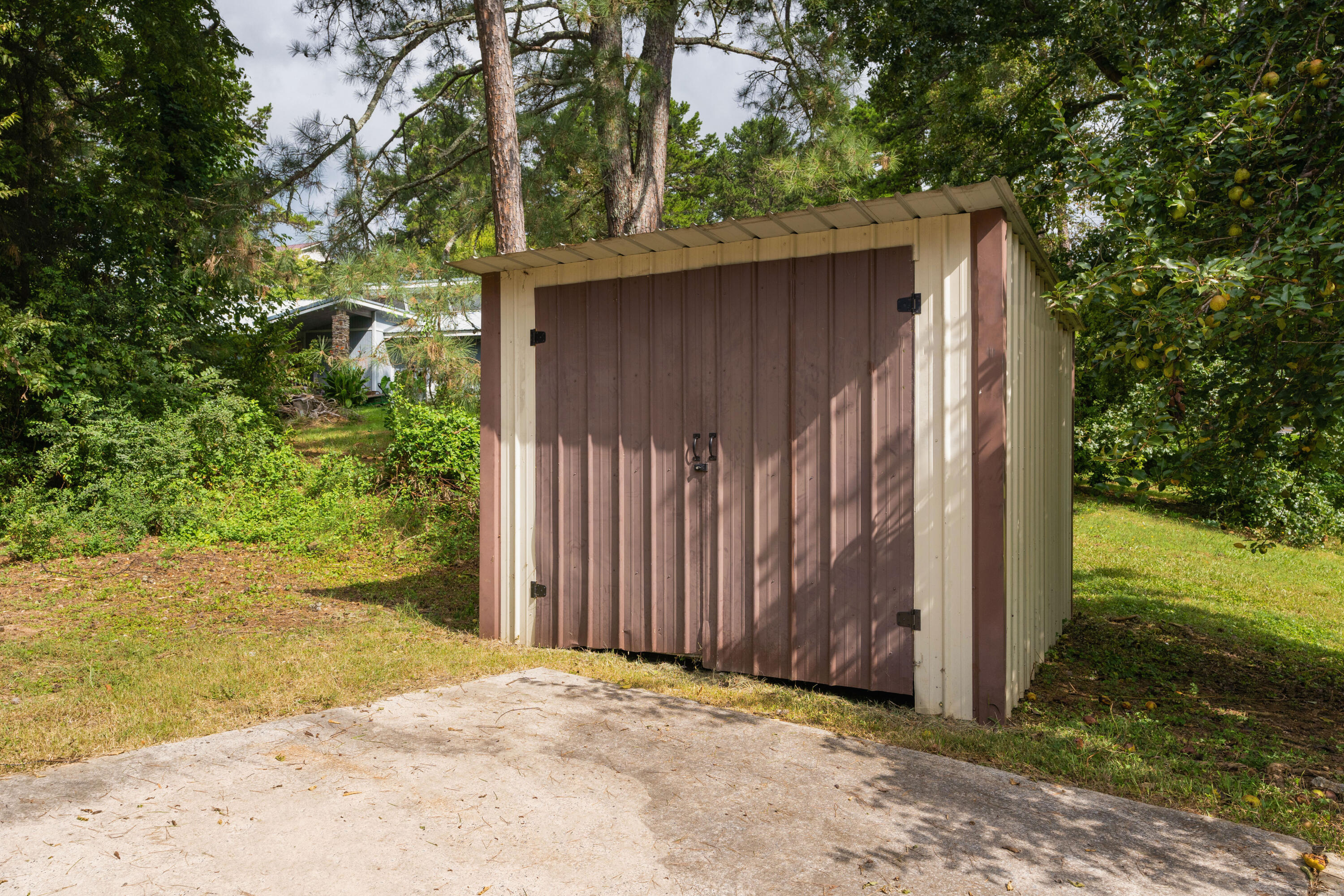 8525 Hale Road