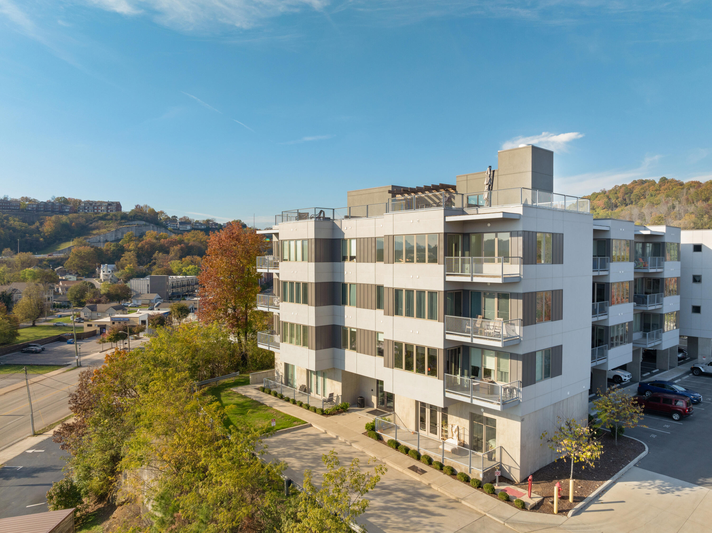 411 Fairpoint Street, 306