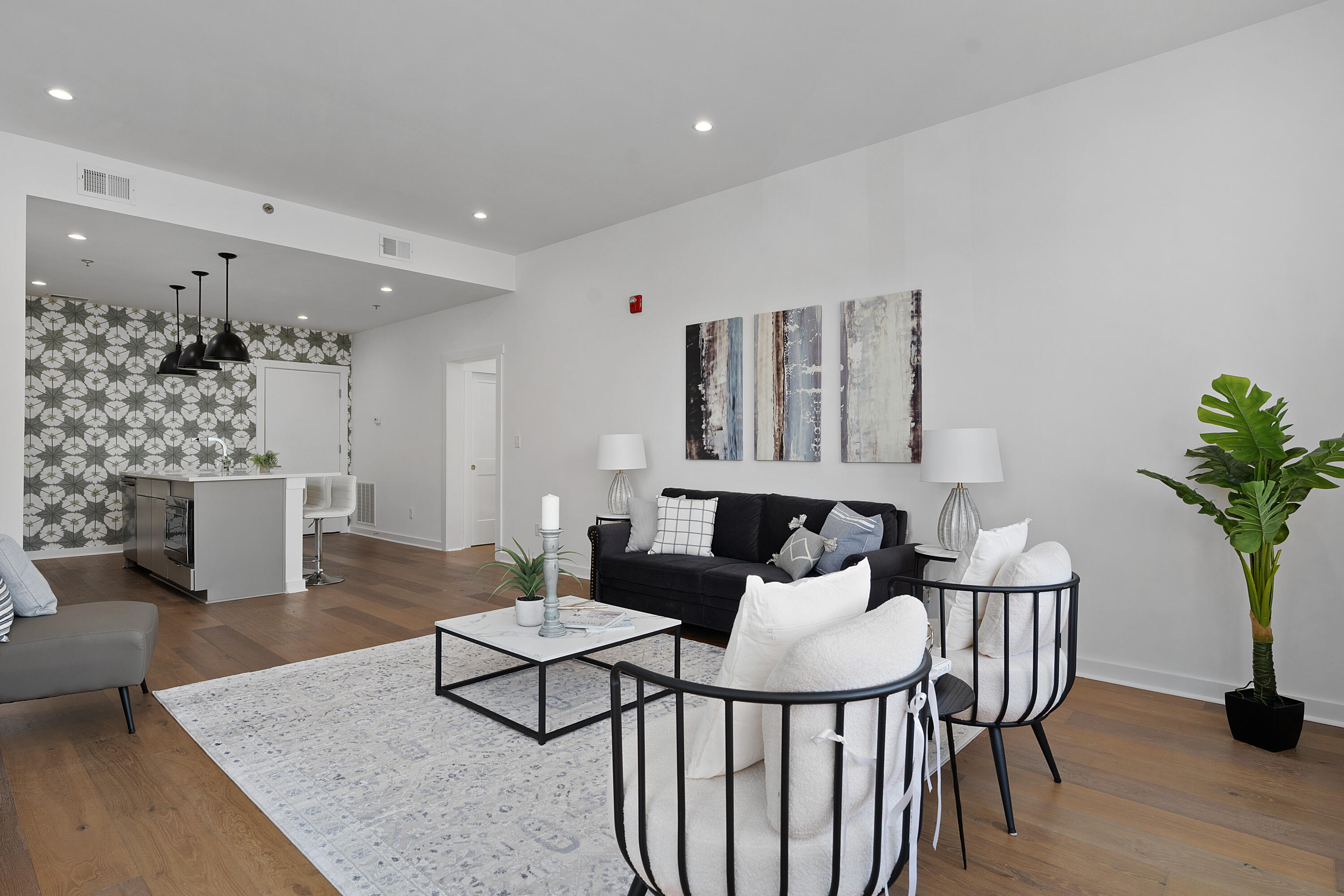 411 Fairpoint Street, 306