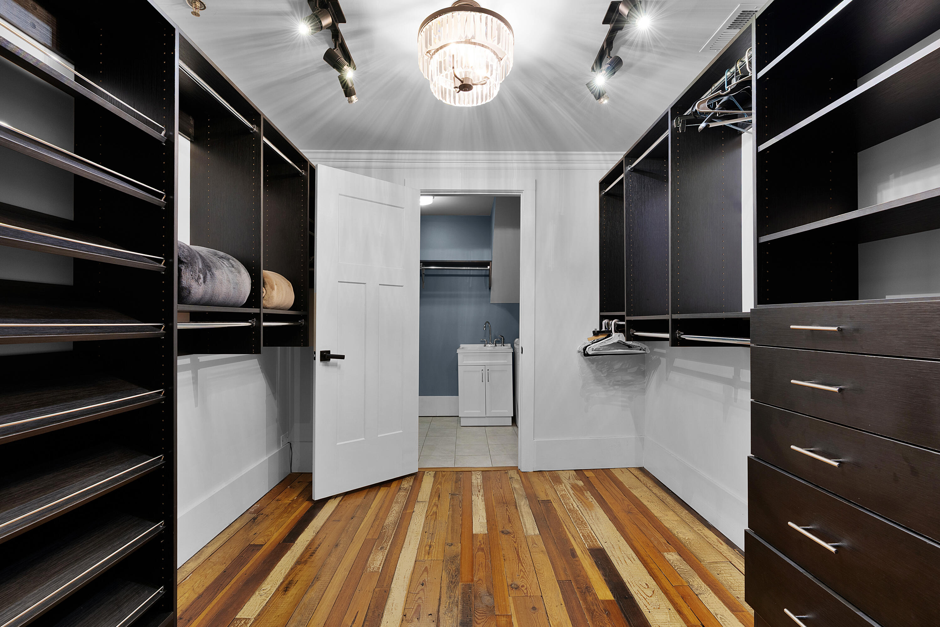 14 E 7th Street