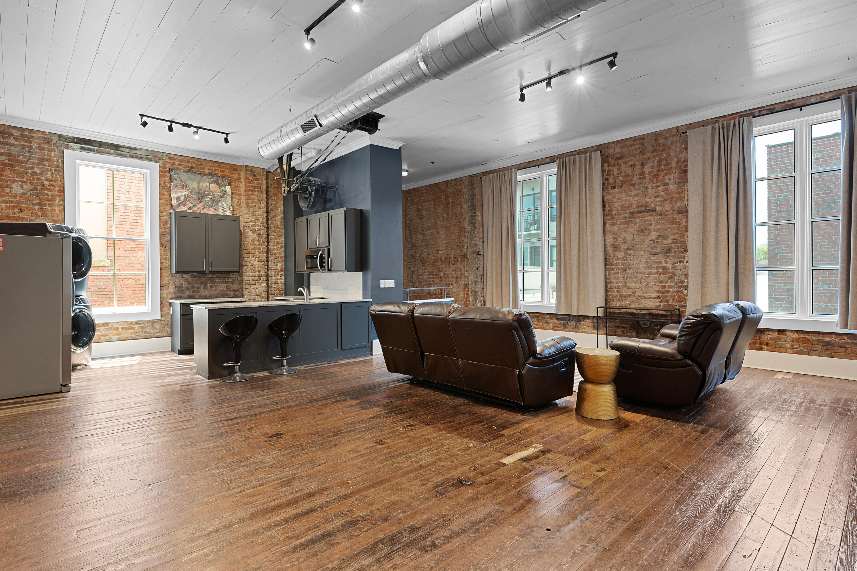 14 E 7th Street