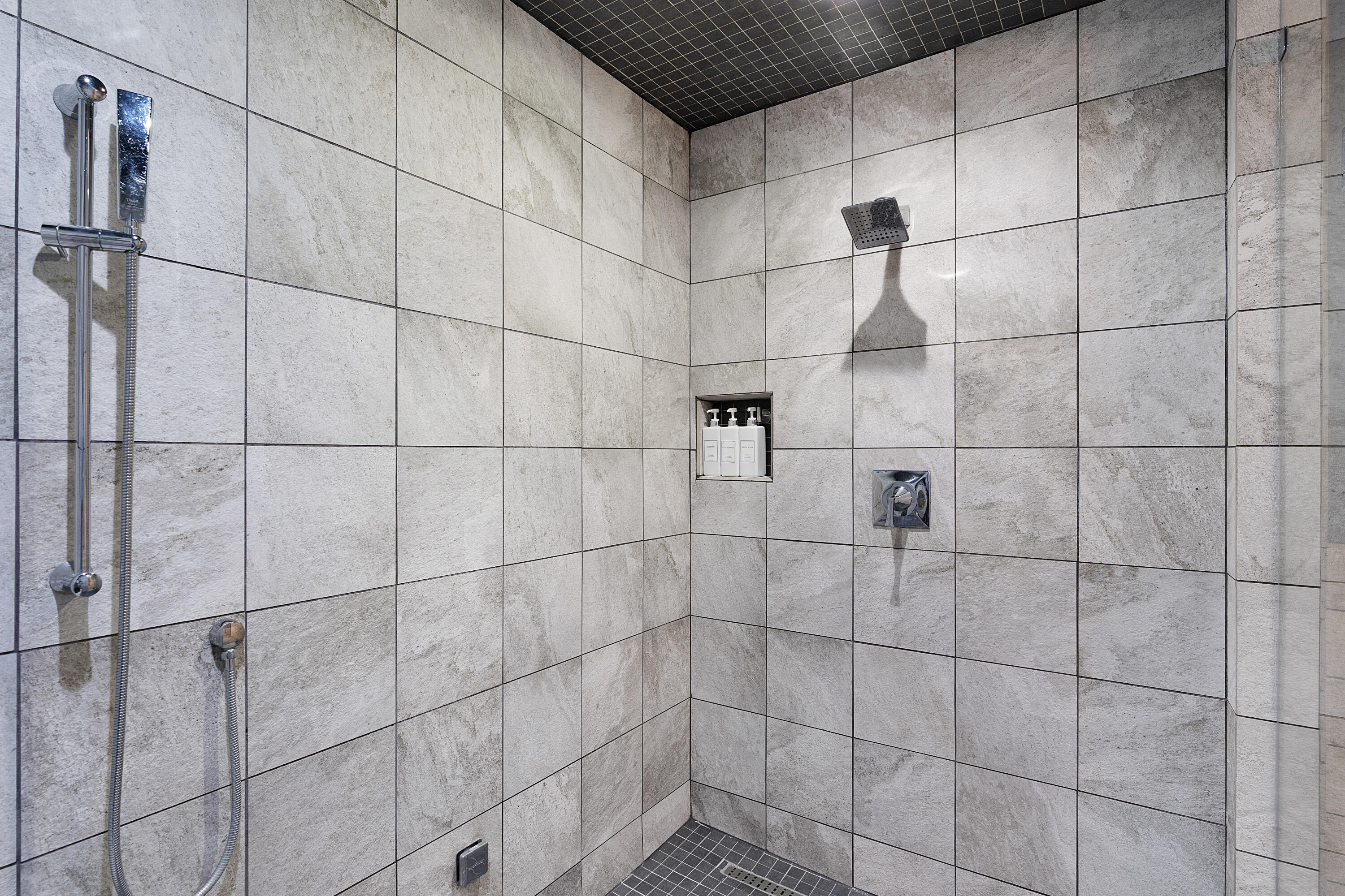 14 E 7th Street