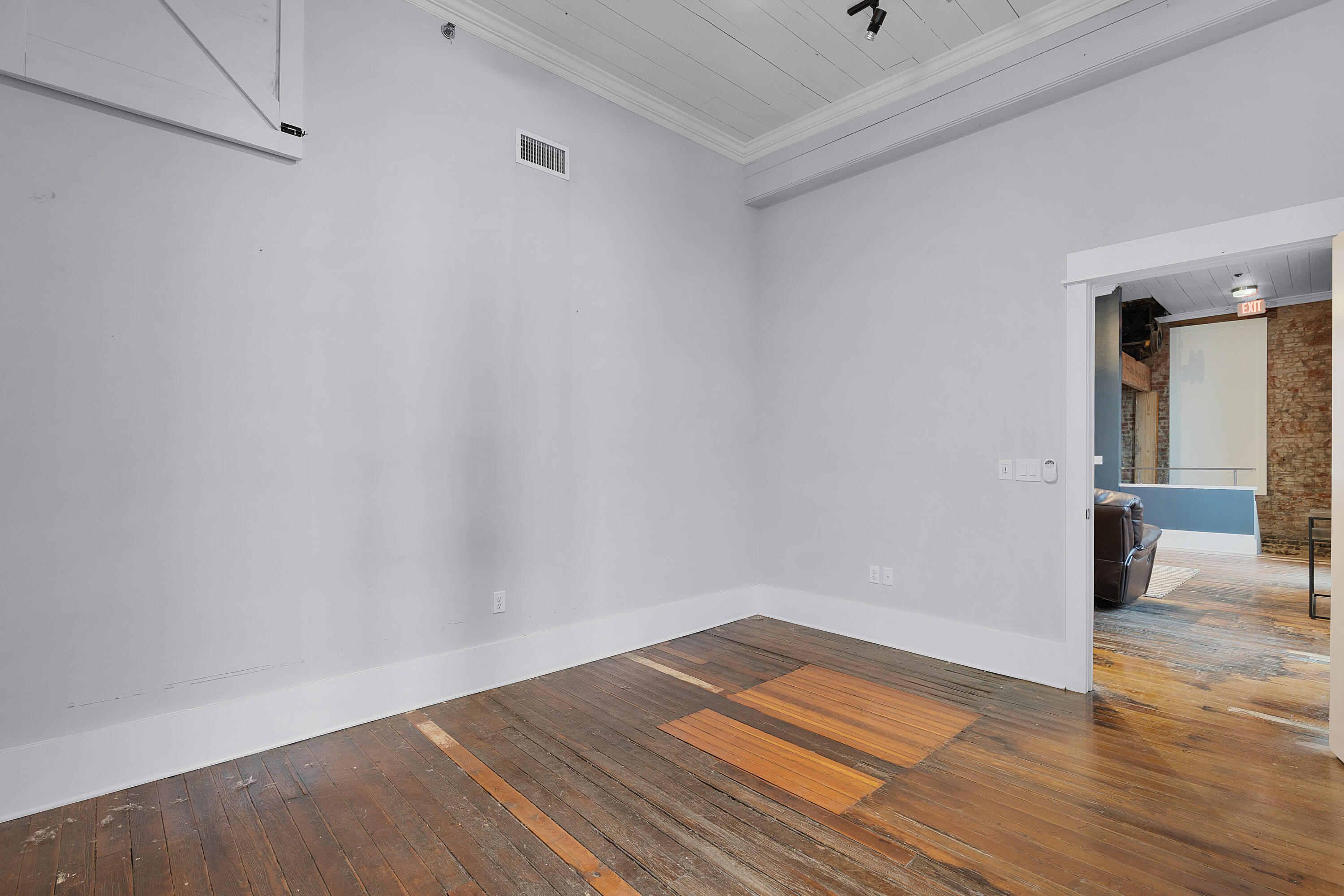 14 E 7th Street