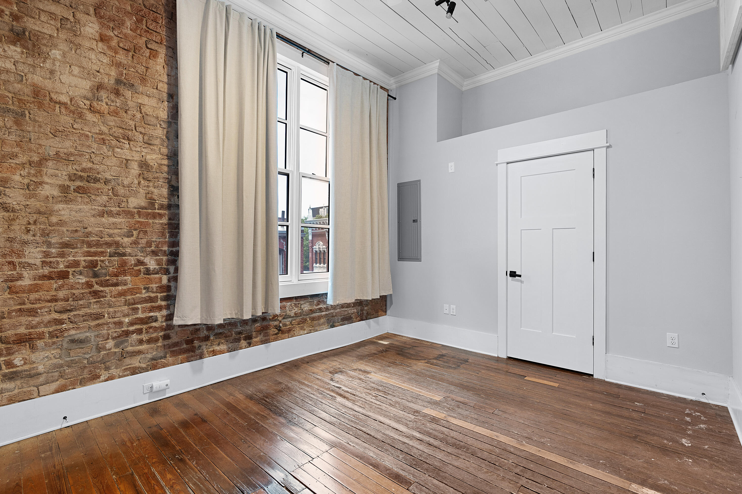 14 E 7th Street