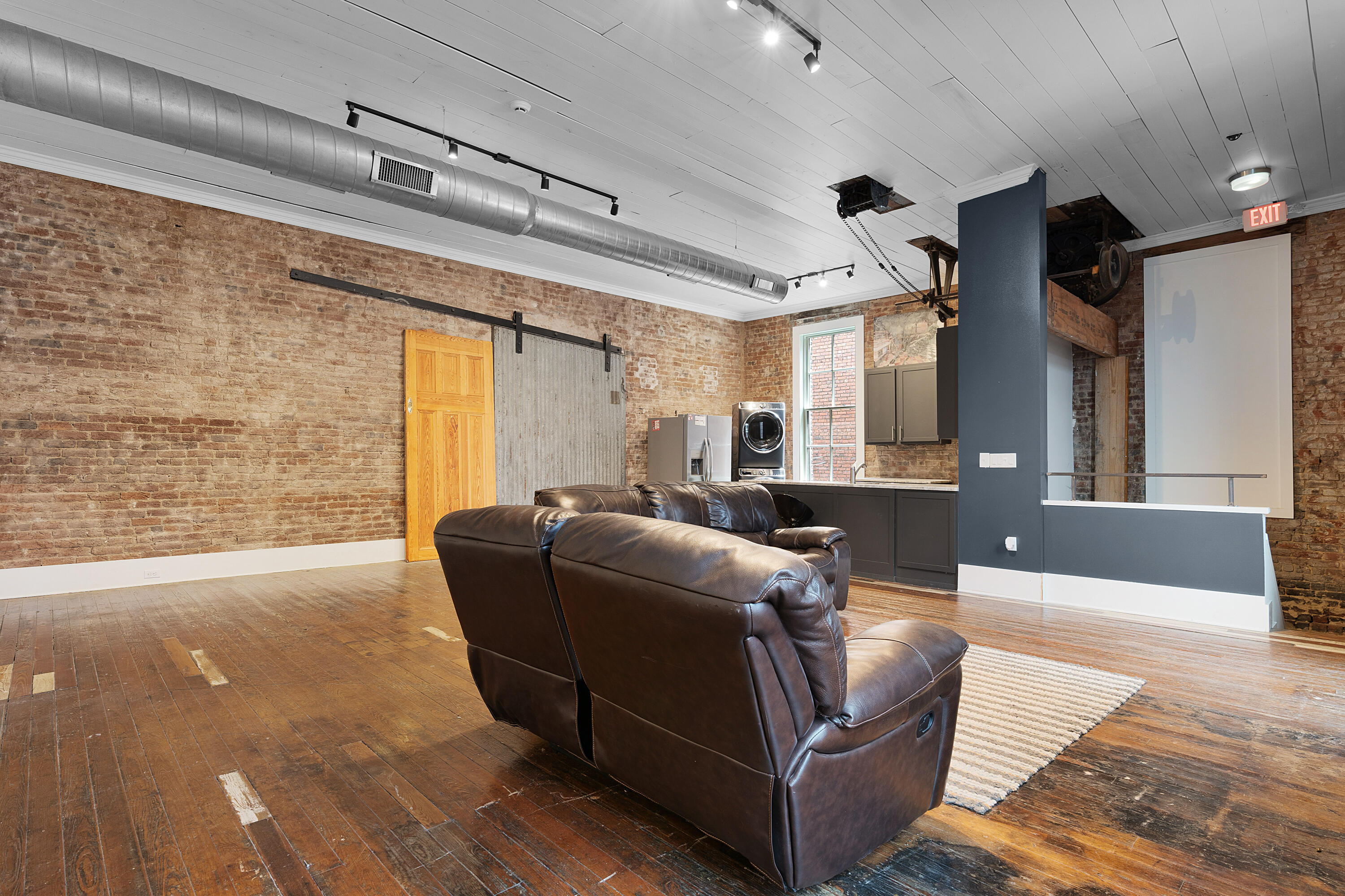 14 E 7th Street
