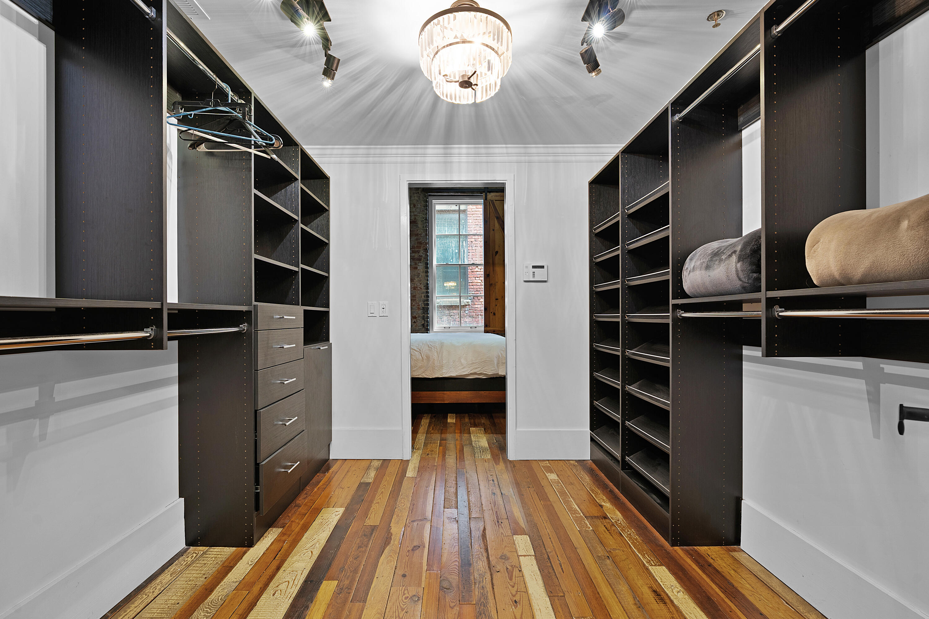 14 E 7th Street