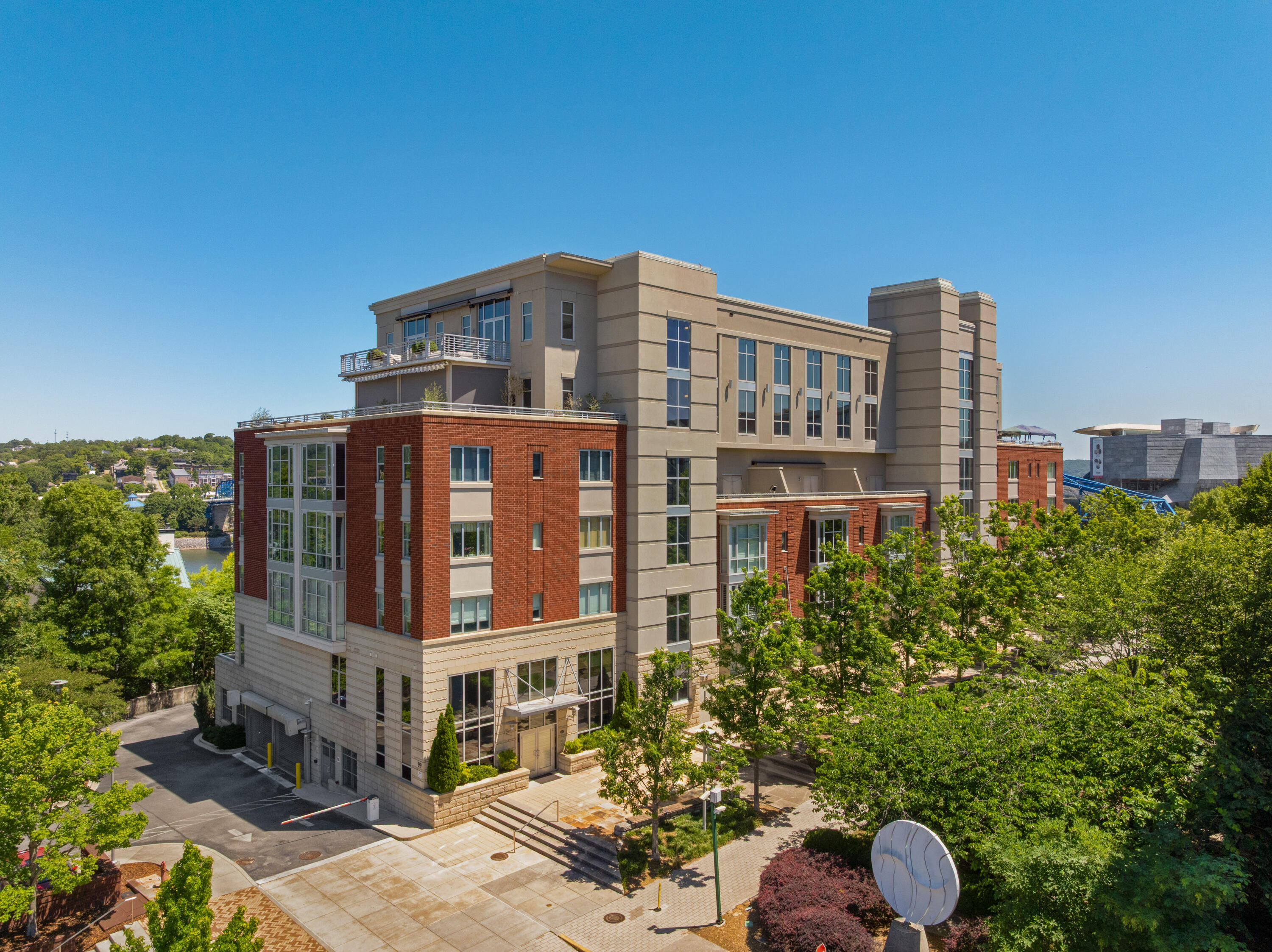 99 Walnut Street, 103